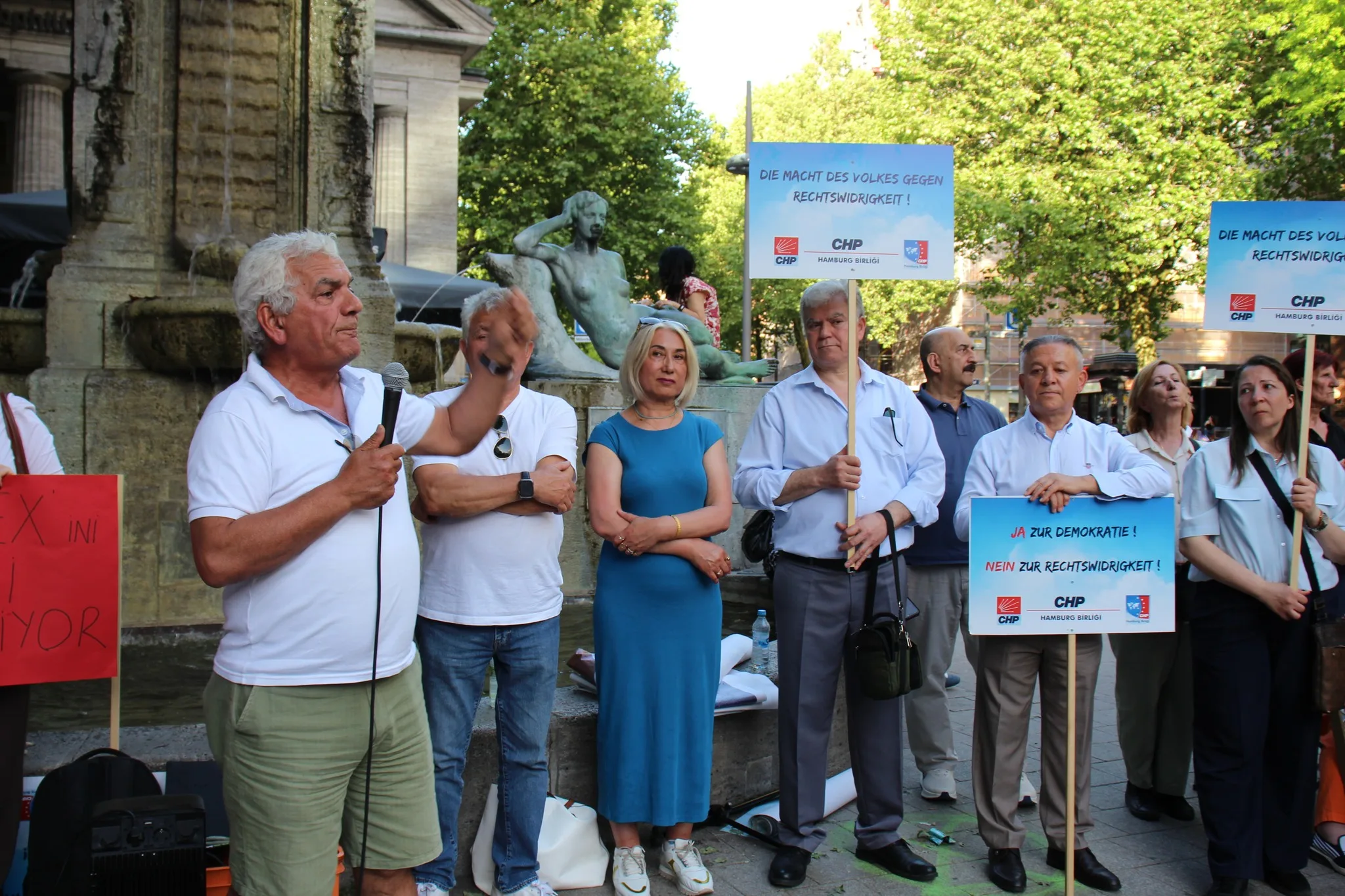 Hamburg’da Demokrasi ve Halk İradesine Güçlü Destek