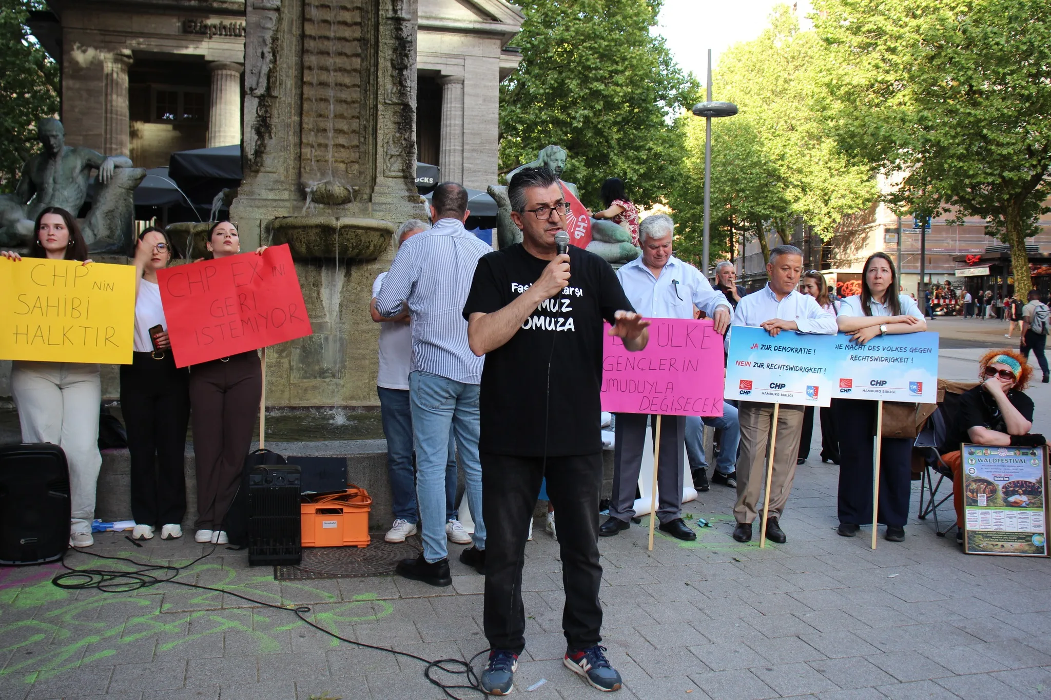 Hamburg’da Demokrasi ve Halk İradesine Güçlü Destek