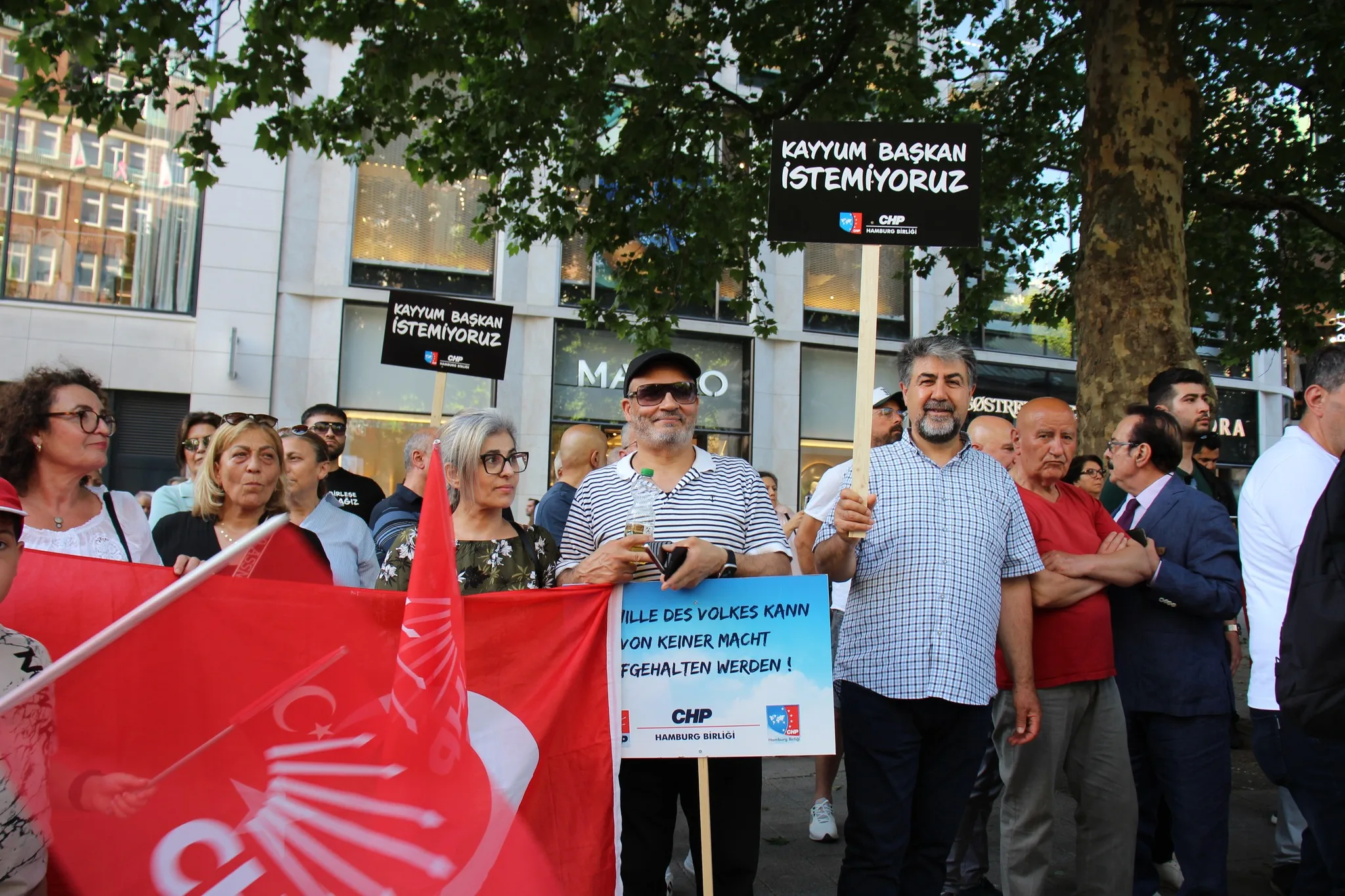 Hamburg’da Demokrasi ve Halk İradesine Güçlü Destek