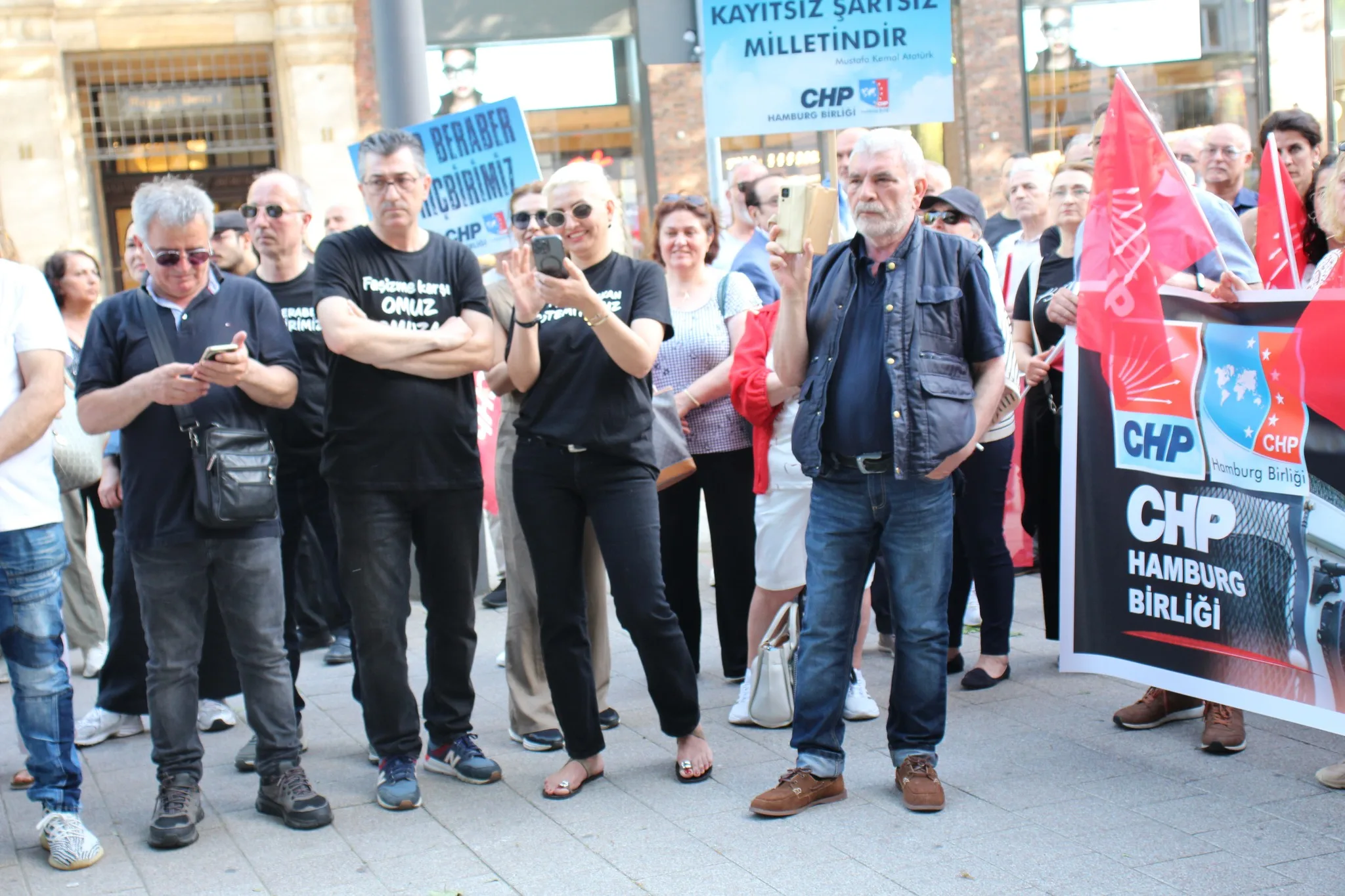 Hamburg’da Demokrasi ve Halk İradesine Güçlü Destek
