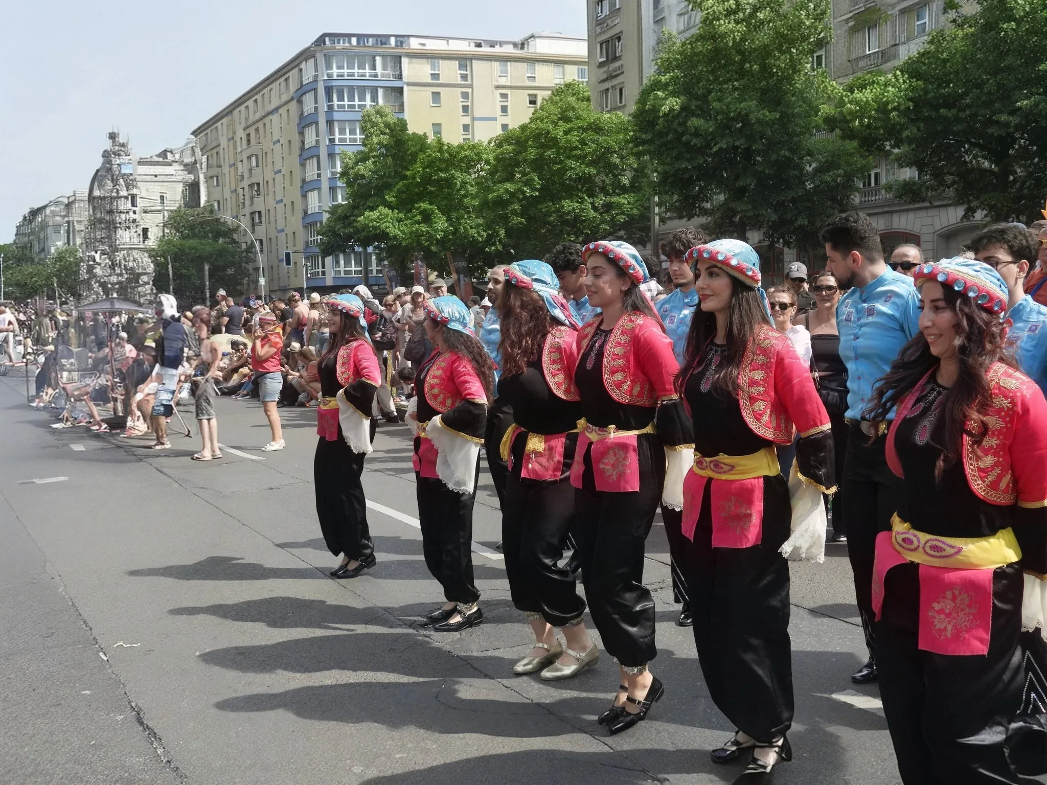 Berlin’de Kültürler Karnavalı’na Yoğun İlgi