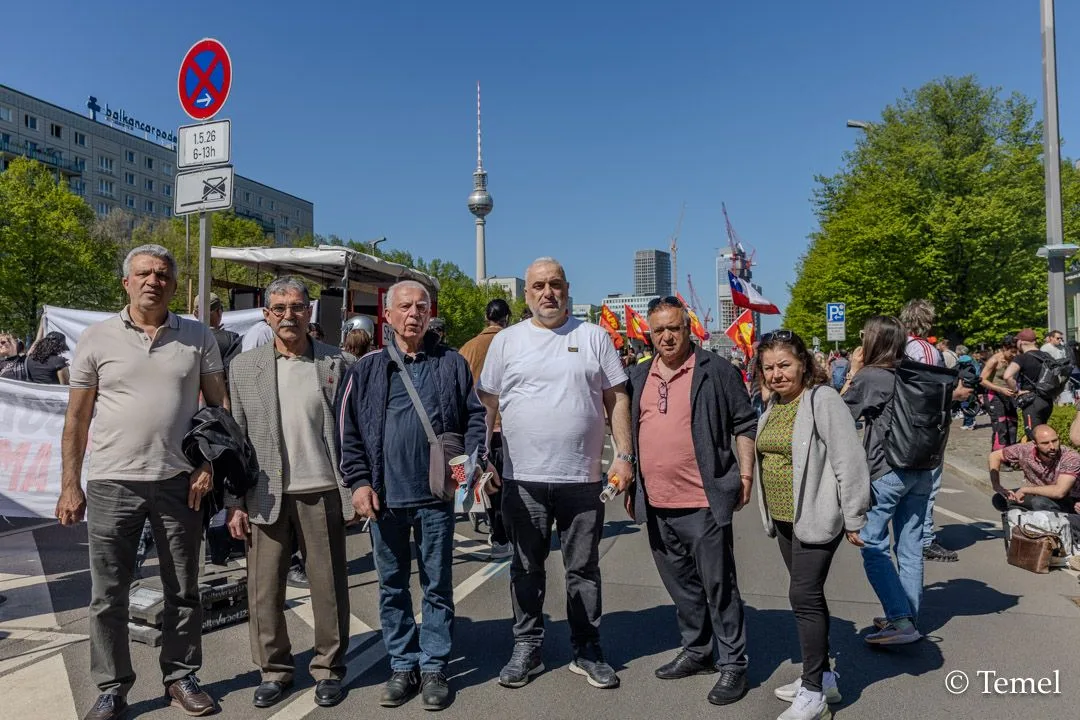 Berlin’de 1 Mayıs Coşkusu: Binlerce Kişi Emek, Dayanışma ve Adalet İçin Yürüdü