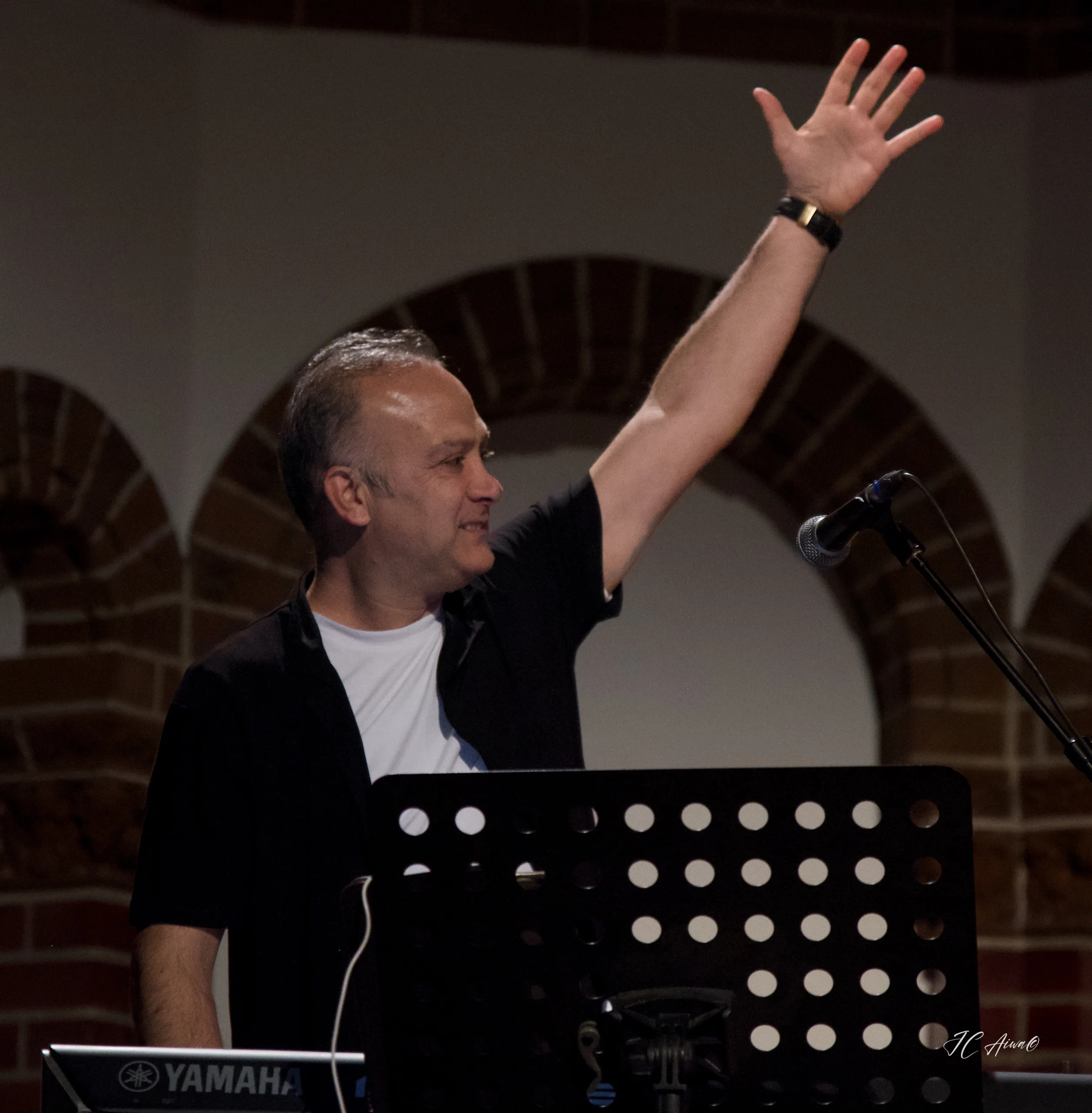 Paul Dwyer Berlin’de Kültürlerarası Müzik Rüzgârı Estirdi