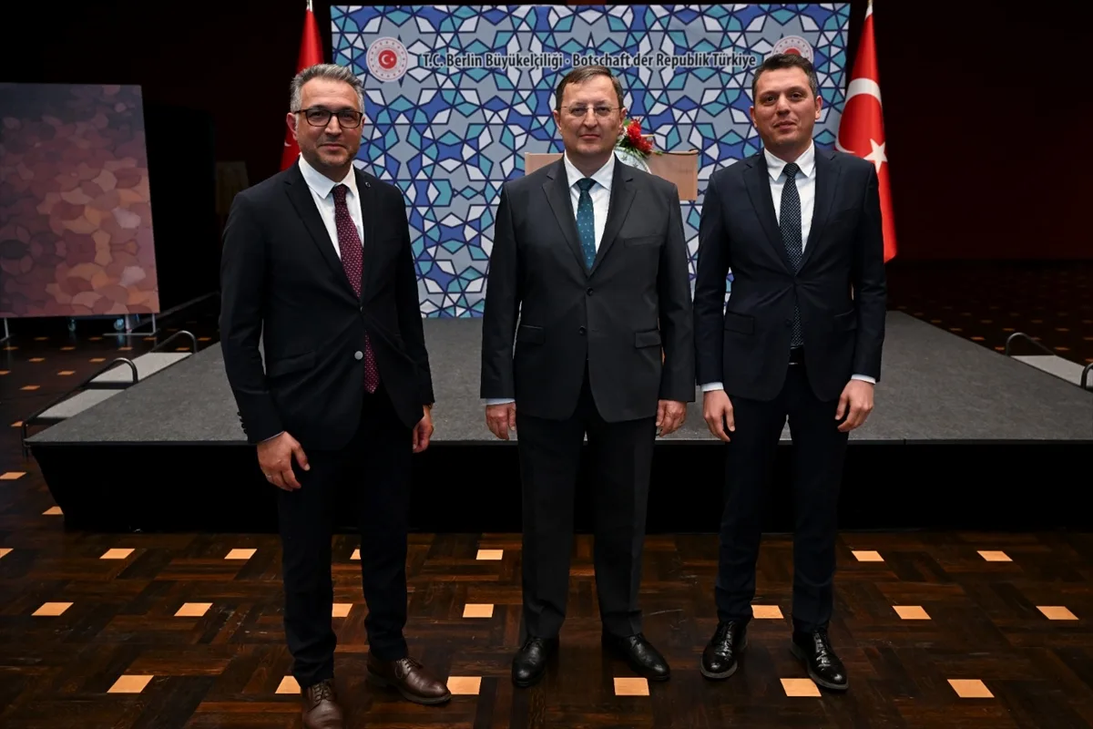 Almanya'da eğitim alan Türk öğrenciler Berlin'de bir araya geldi