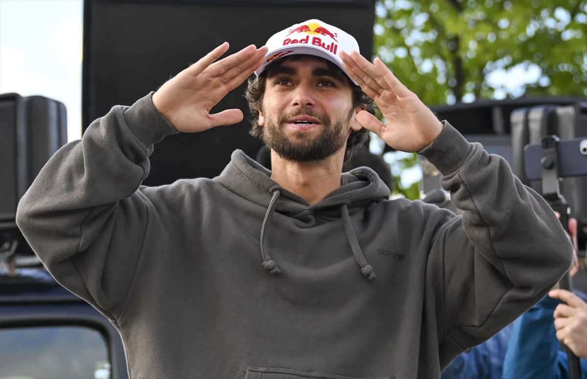 Arda Saatçi Berlin’de Kahraman Gibi Karşılandı