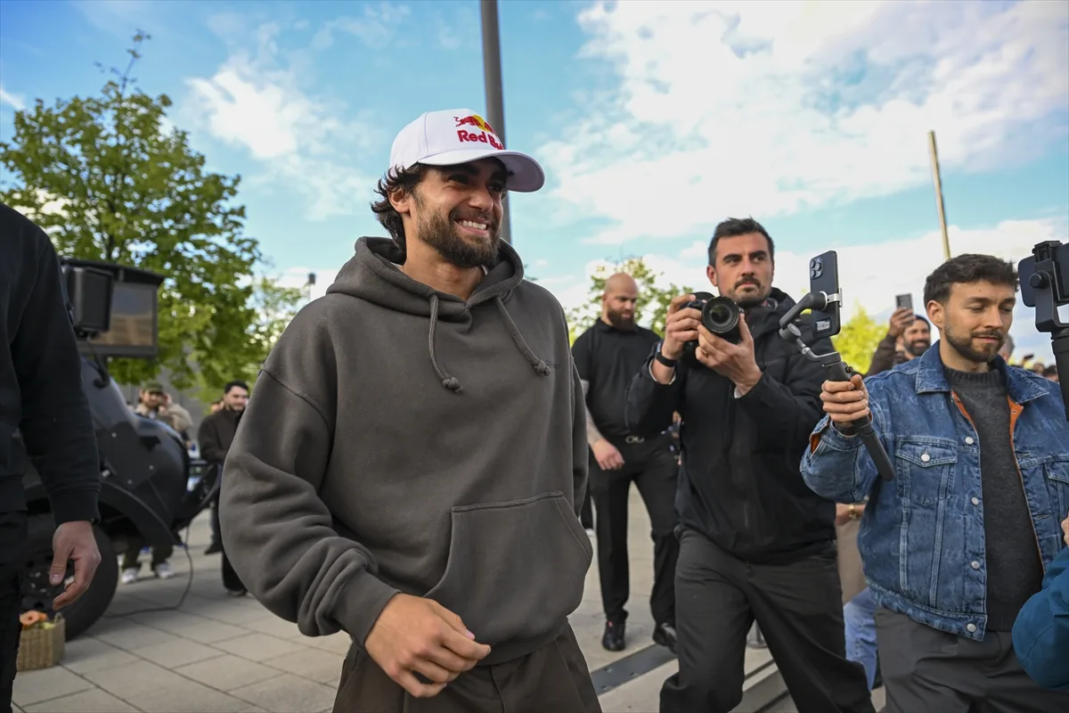 Arda Saatçi Berlin’de Kahraman Gibi Karşılandı