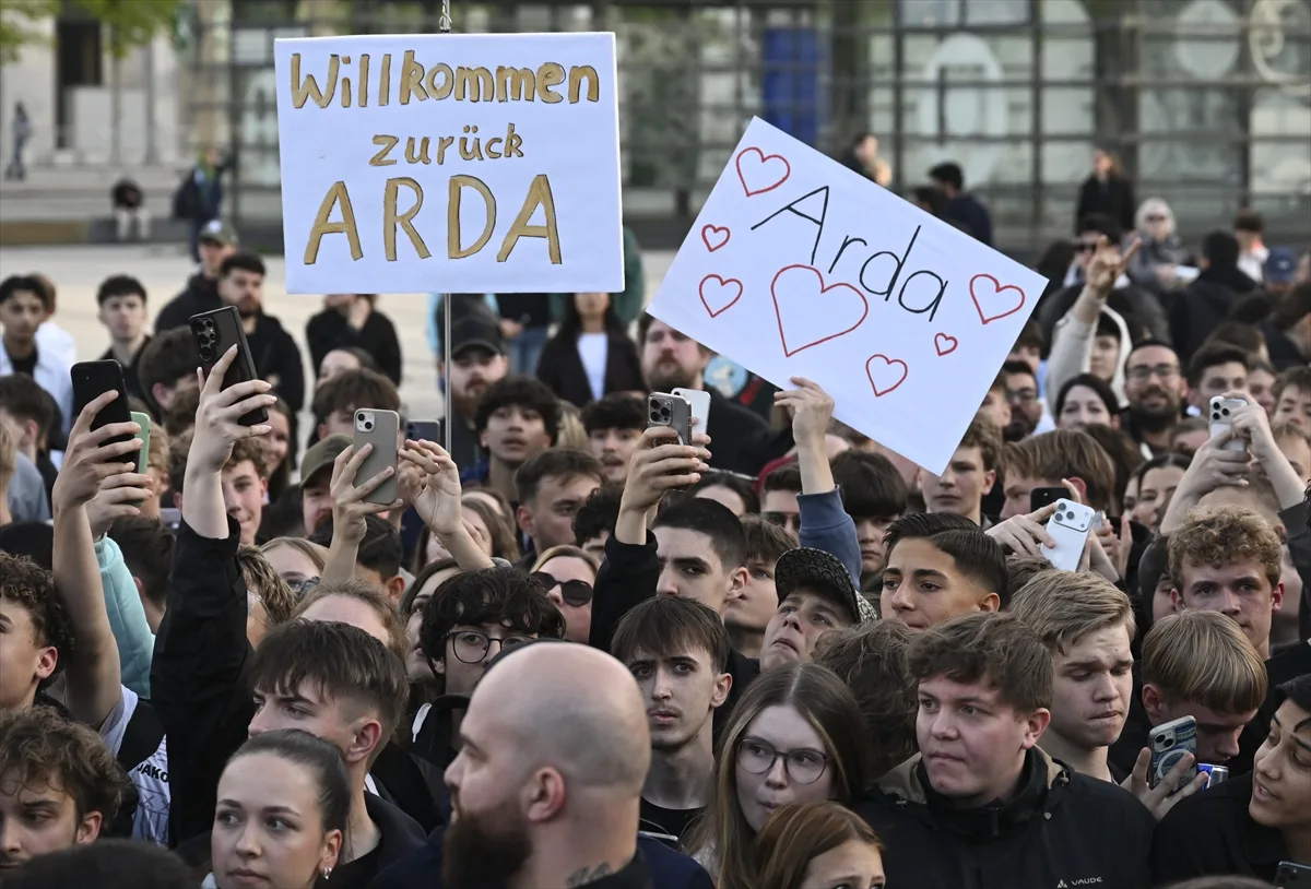 Arda Saatçi Berlin’de Kahraman Gibi Karşılandı