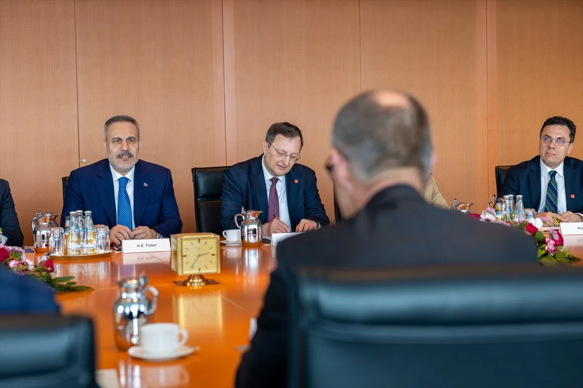 Bakan Fidan, Almanya Başbakanı Merz tarafından kabul edildi
