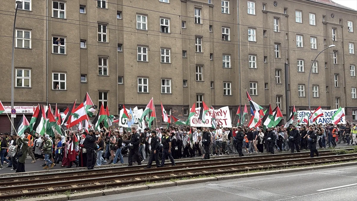 Berlin'de İsrail'in Filistin ve Lübnan'a saldırıları protesto edildi