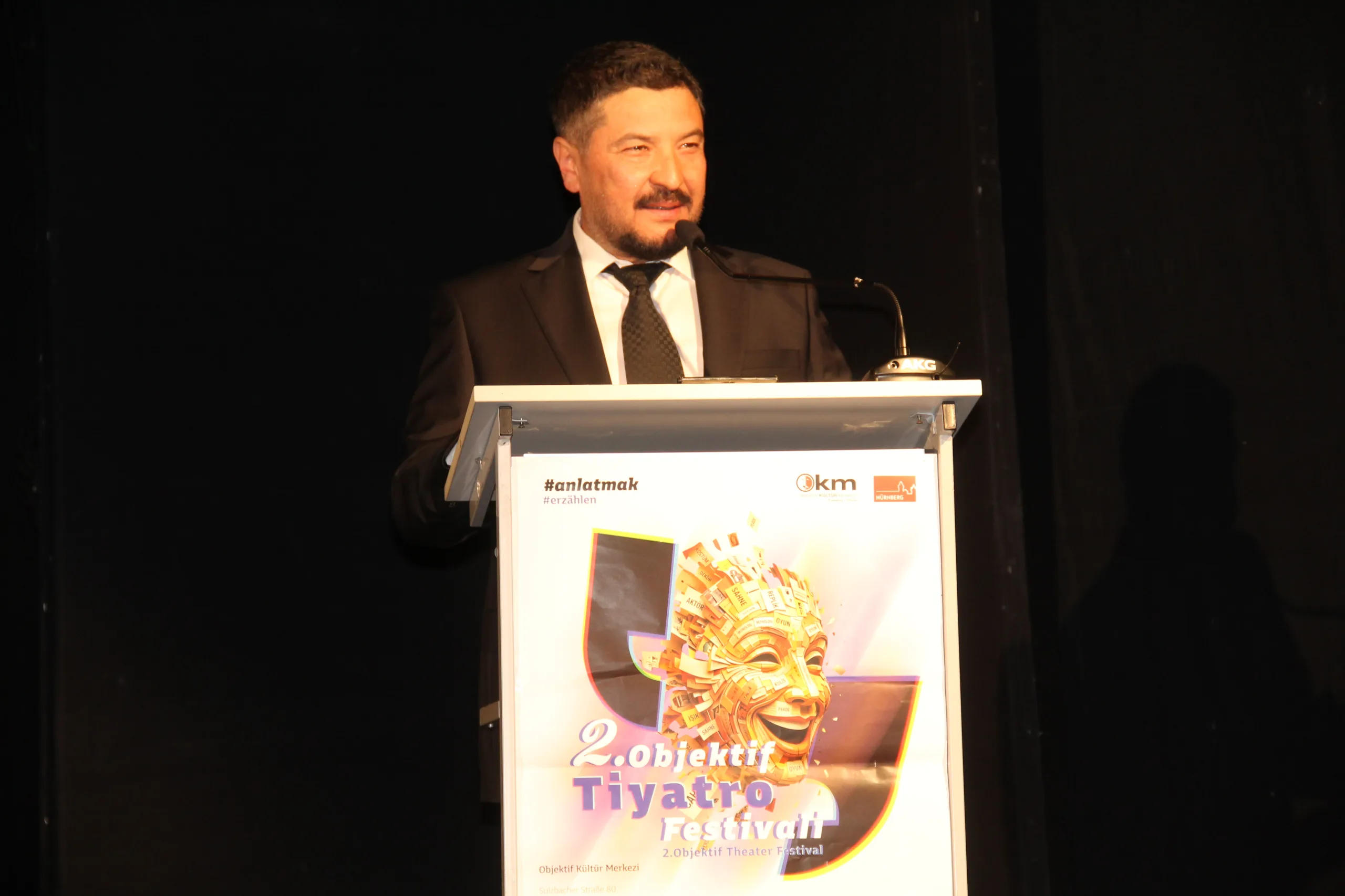 Usta Oyuncu Mehmet Özgür: Özel Tiyatro Yapmak Erdem İşidir