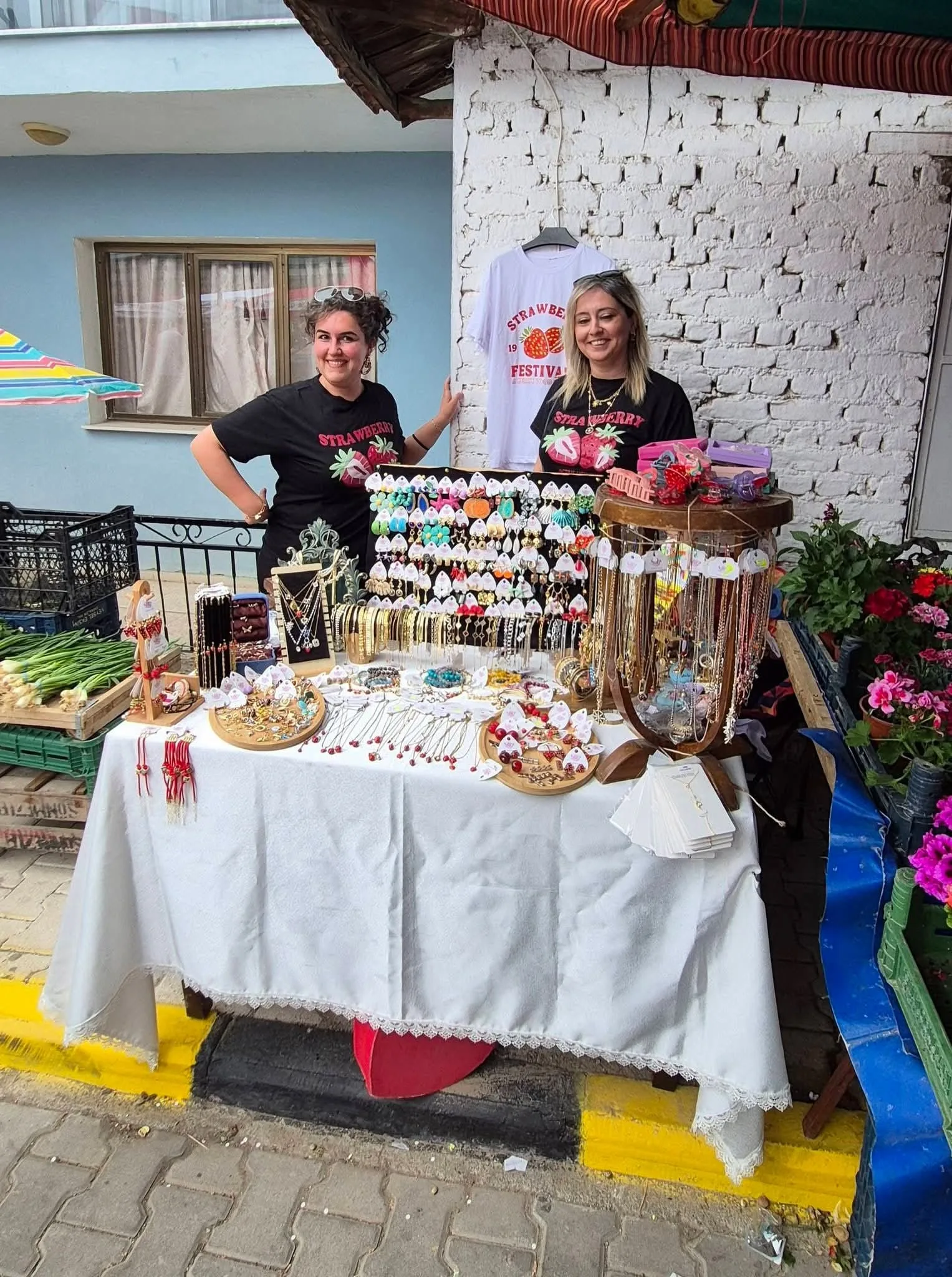 Menemen Emiralem Çilek Festivali Gönülleri Fethetti