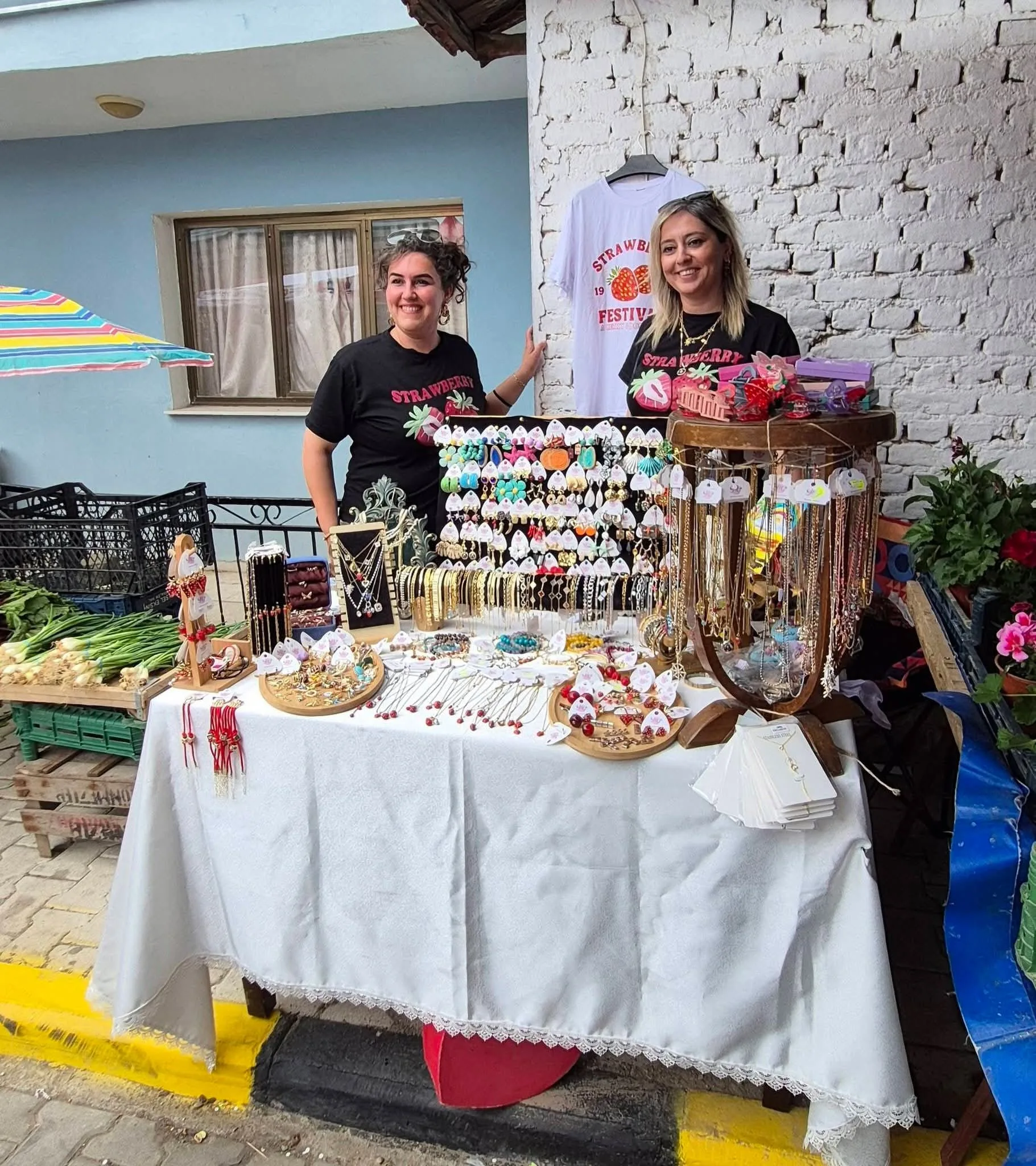 Menemen Emiralem Çilek Festivali Gönülleri Fethetti
