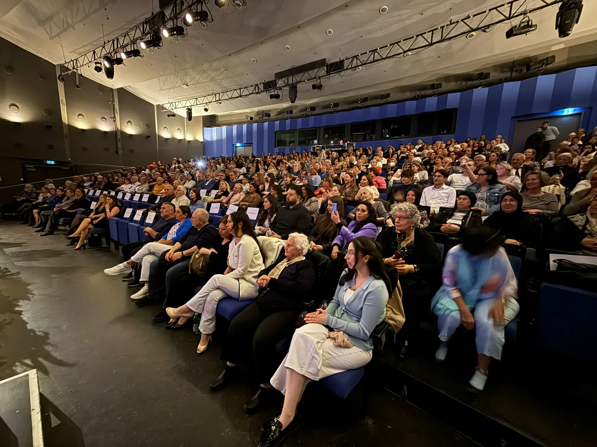 Berlin’de Türk Sanat Müziği Korosundan 25. Yıla Yakışan Muhteşem Konser