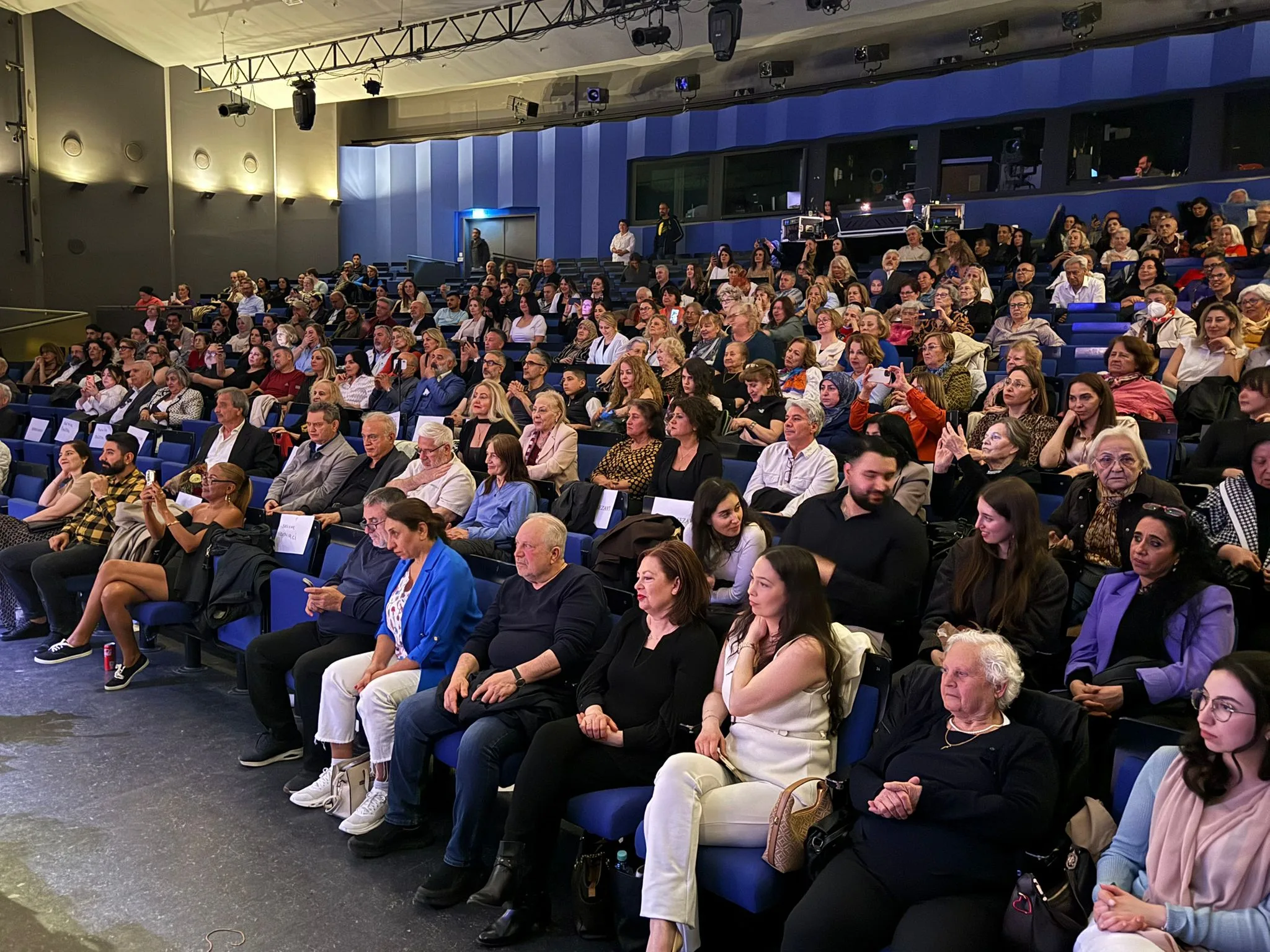 Berlin’de Türk Sanat Müziği Korosundan 25. Yıla Yakışan Muhteşem Konser