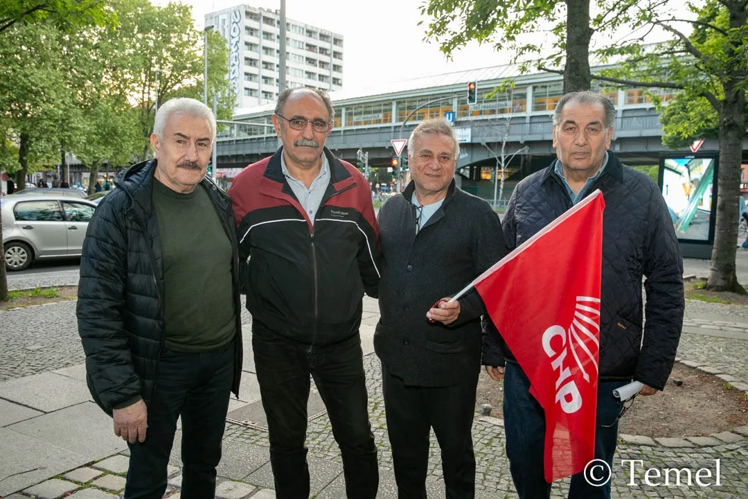 Berlinli CHP’lilerden “Mutlak Butlan” Protestosu