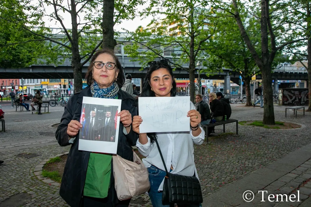 Berlinli CHP’lilerden “Mutlak Butlan” Protestosu