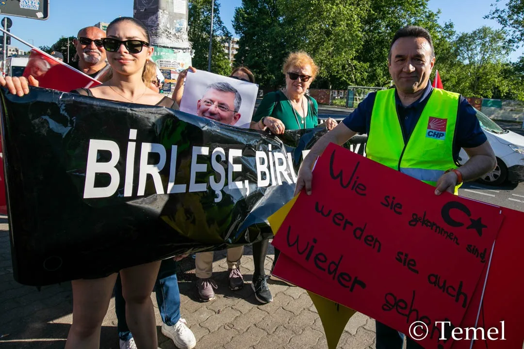 Berlin’de “Mutlak Butlana Karşı Demokrasi Yürüyüşü”ne Yoğun Katılım