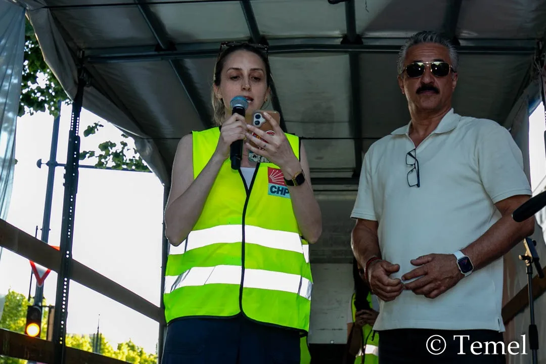 Berlin’de “Mutlak Butlana Karşı Demokrasi Yürüyüşü”ne Yoğun Katılım