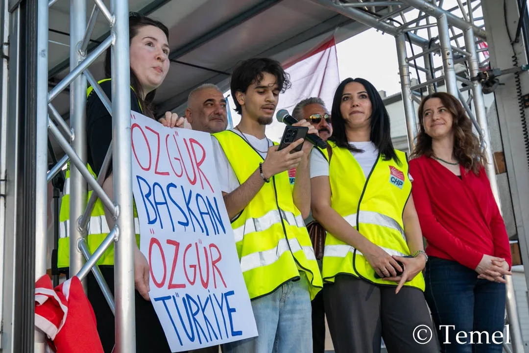 Berlin’de “Mutlak Butlana Karşı Demokrasi Yürüyüşü”ne Yoğun Katılım
