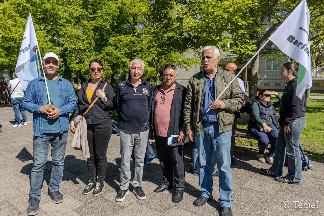 Berlin’de 1 Mayıs Coşkusu: Binlerce Kişi Emek, Dayanışma ve Adalet İçin Yürüdü