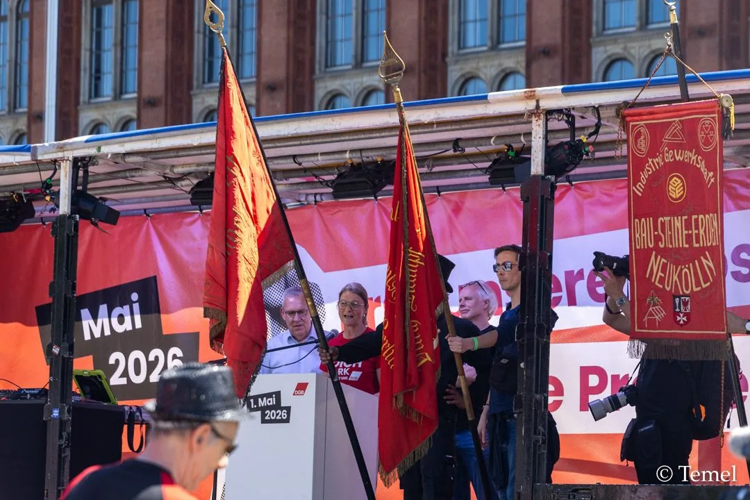 Berlin’de 1 Mayıs Coşkusu: Binlerce Kişi Emek, Dayanışma ve Adalet İçin Yürüdü
