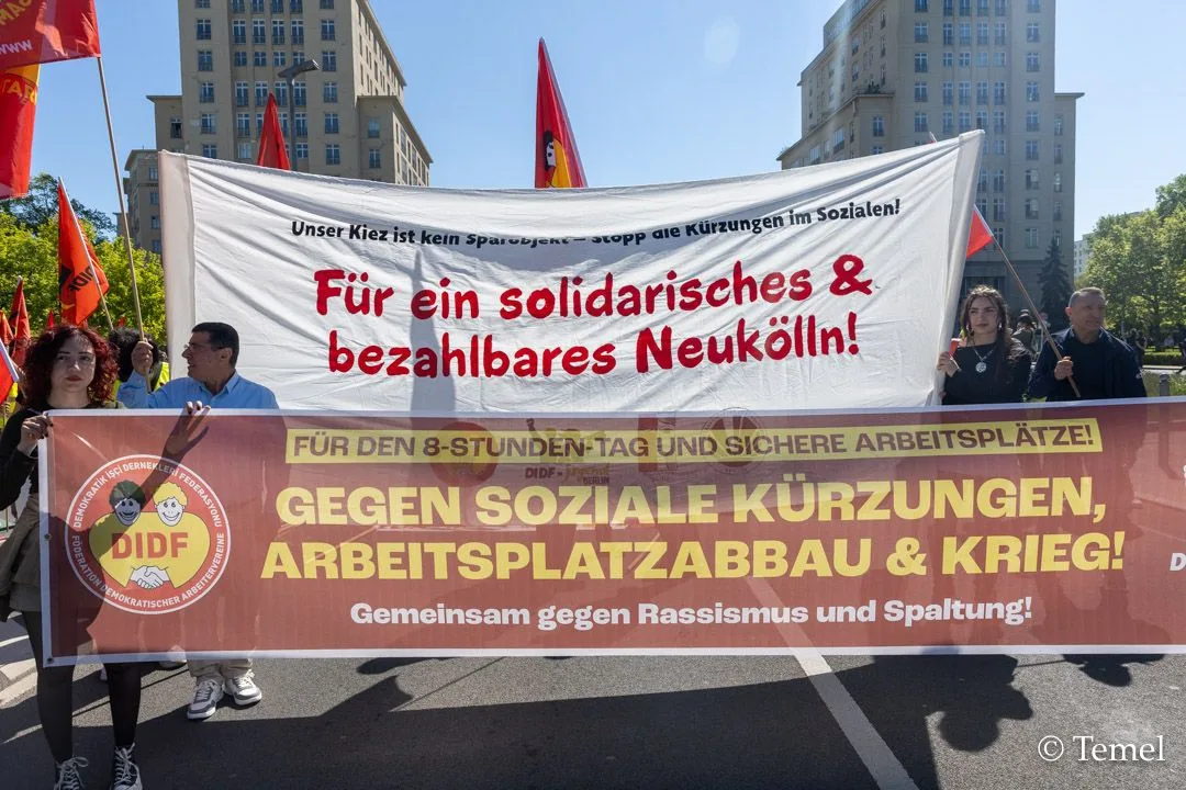 Berlin’de 1 Mayıs Coşkusu: Binlerce Kişi Emek, Dayanışma ve Adalet İçin Yürüdü
