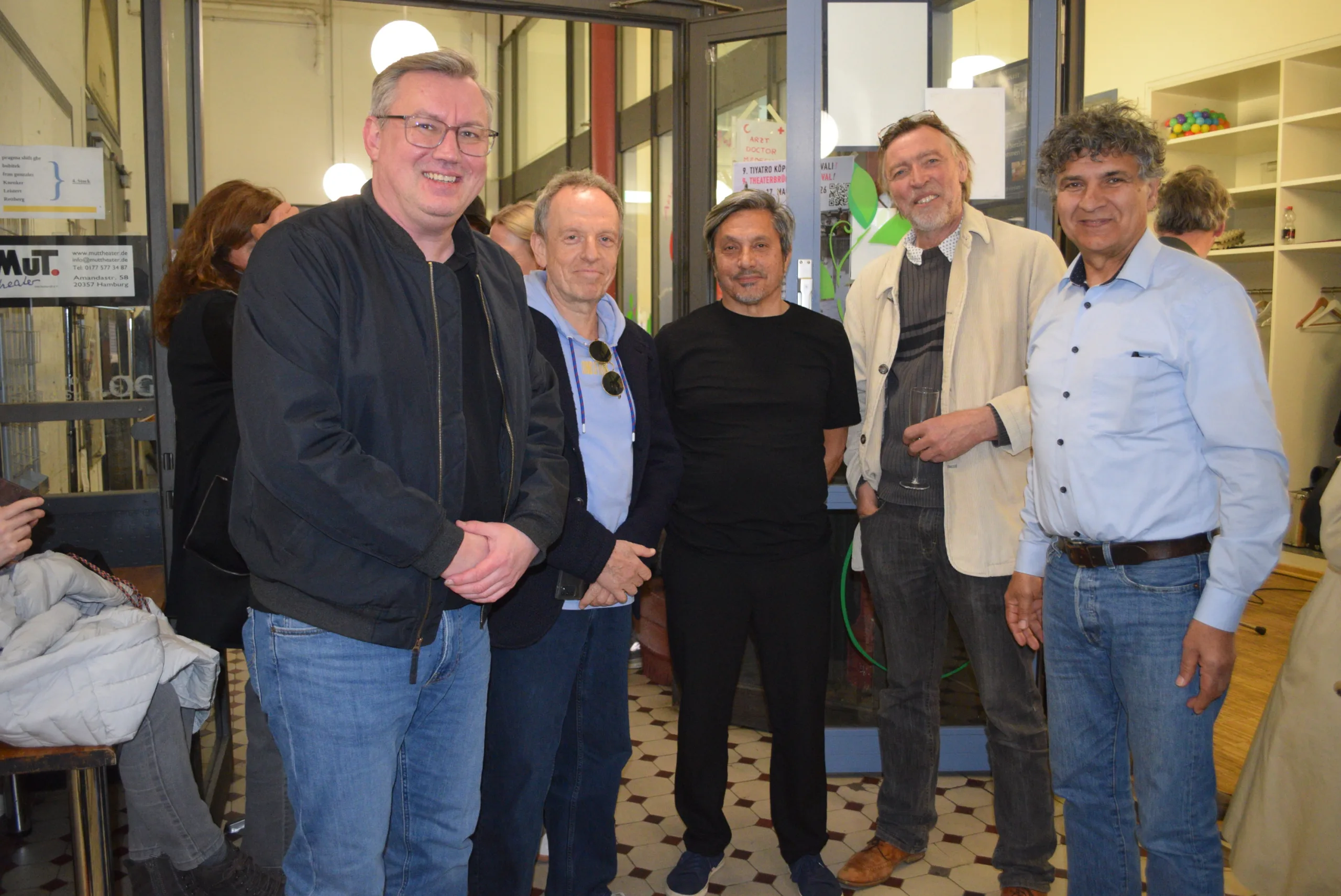 9.Tiyatro Köprüsü Festivali Hamburg’da Savaş Karşıtı Oyunla Başladı