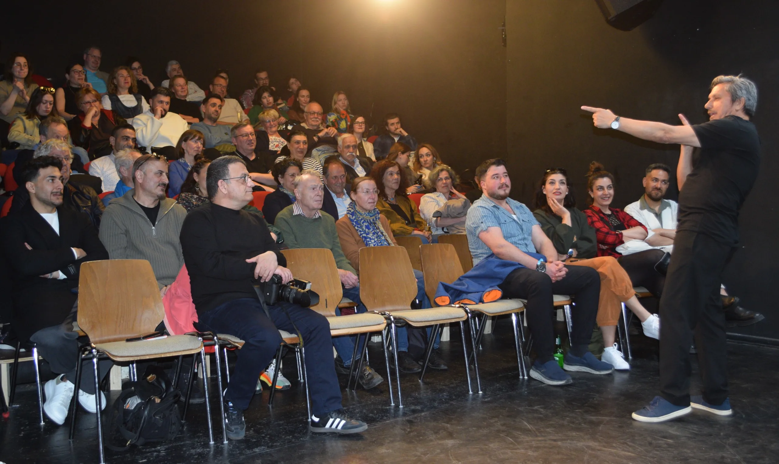 9.Tiyatro Köprüsü Festivali Hamburg’da Savaş Karşıtı Oyunla Başladı