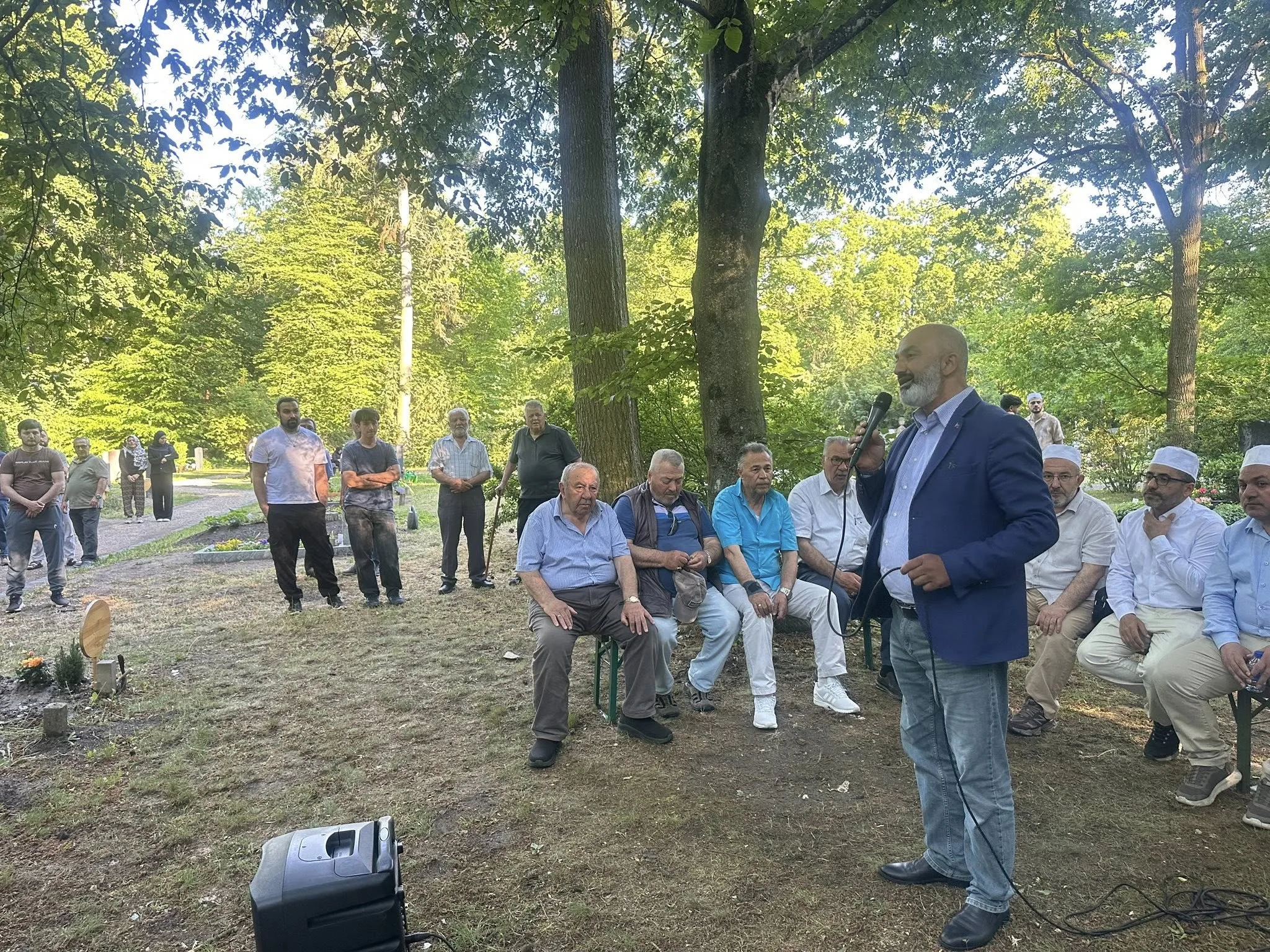 Nürnberg’de Bayram Geleneği: Kabir Ziyaretinde Duygu Dolu Anlar