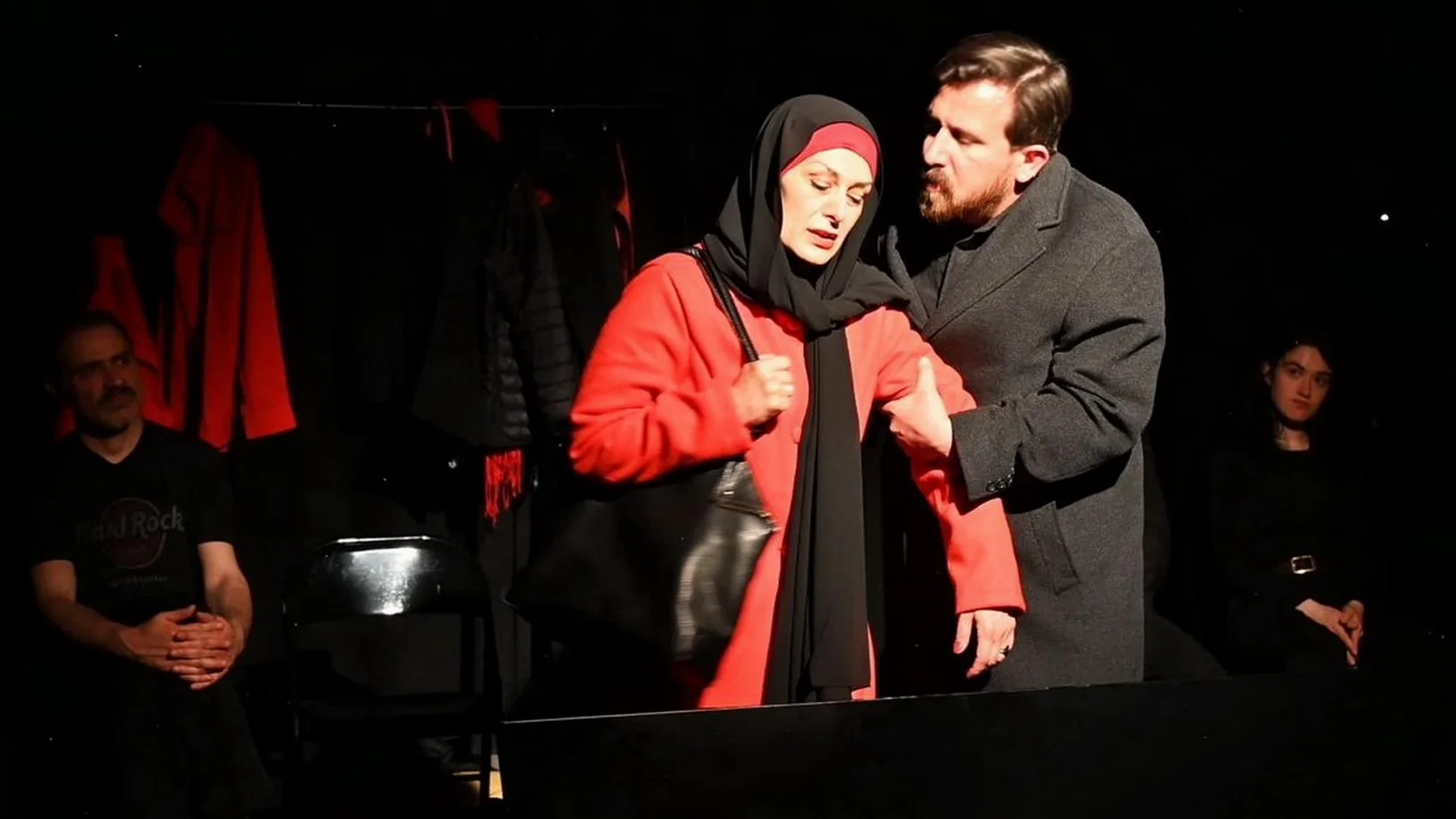 Berlin’de Vicdanları Sarsacak Tiyatro