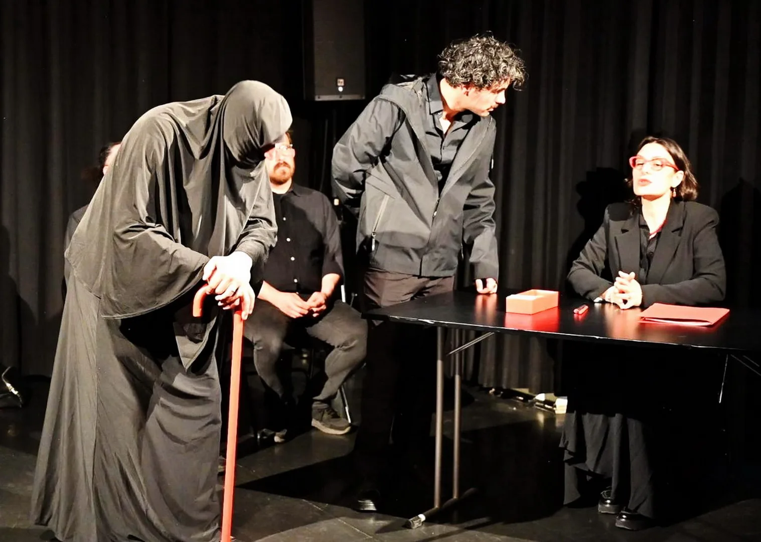 Berlin’de Vicdanları Sarsacak Tiyatro