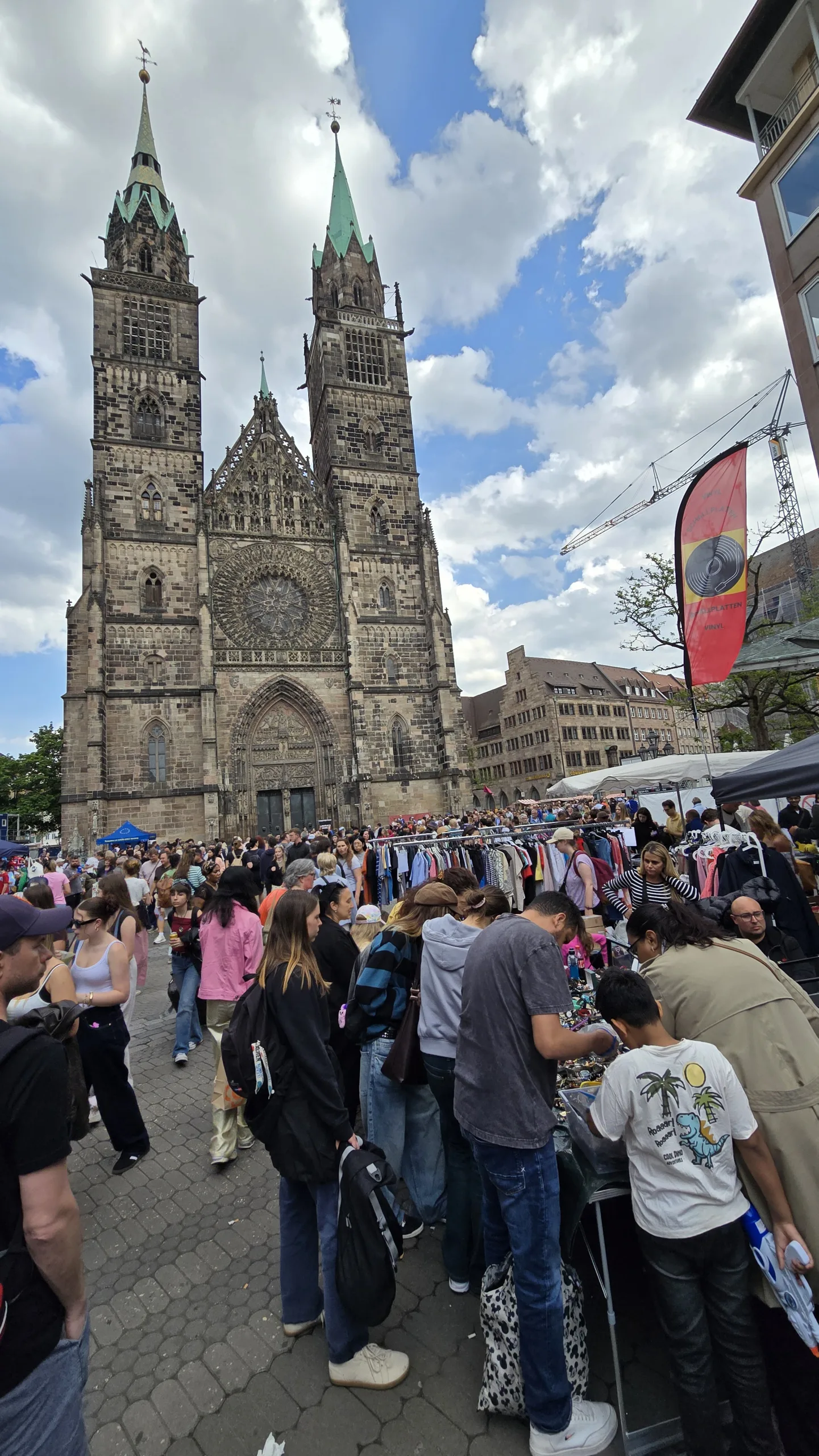 Almanya’nın En Büyük Bit Pazarı Nürnberg’de 200 Bin Ziyaretçiyi Ağırladı