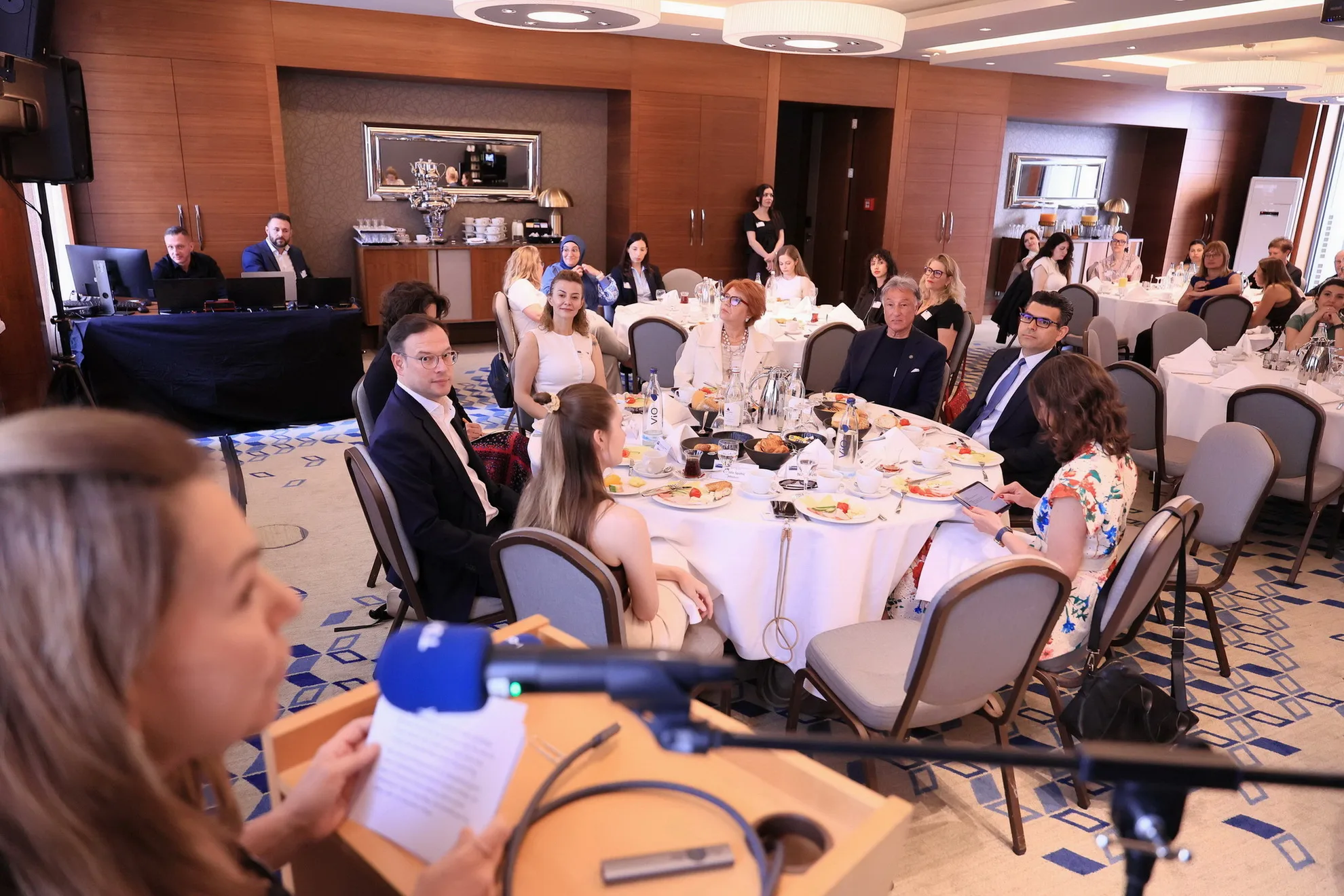 Berlin’de Kadın Liderliği Zirvesi