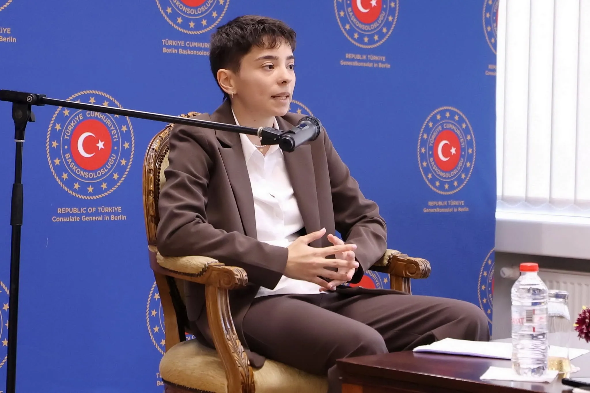 Türkolog Iraz Gülbay:“Dil, varlığın evidir”