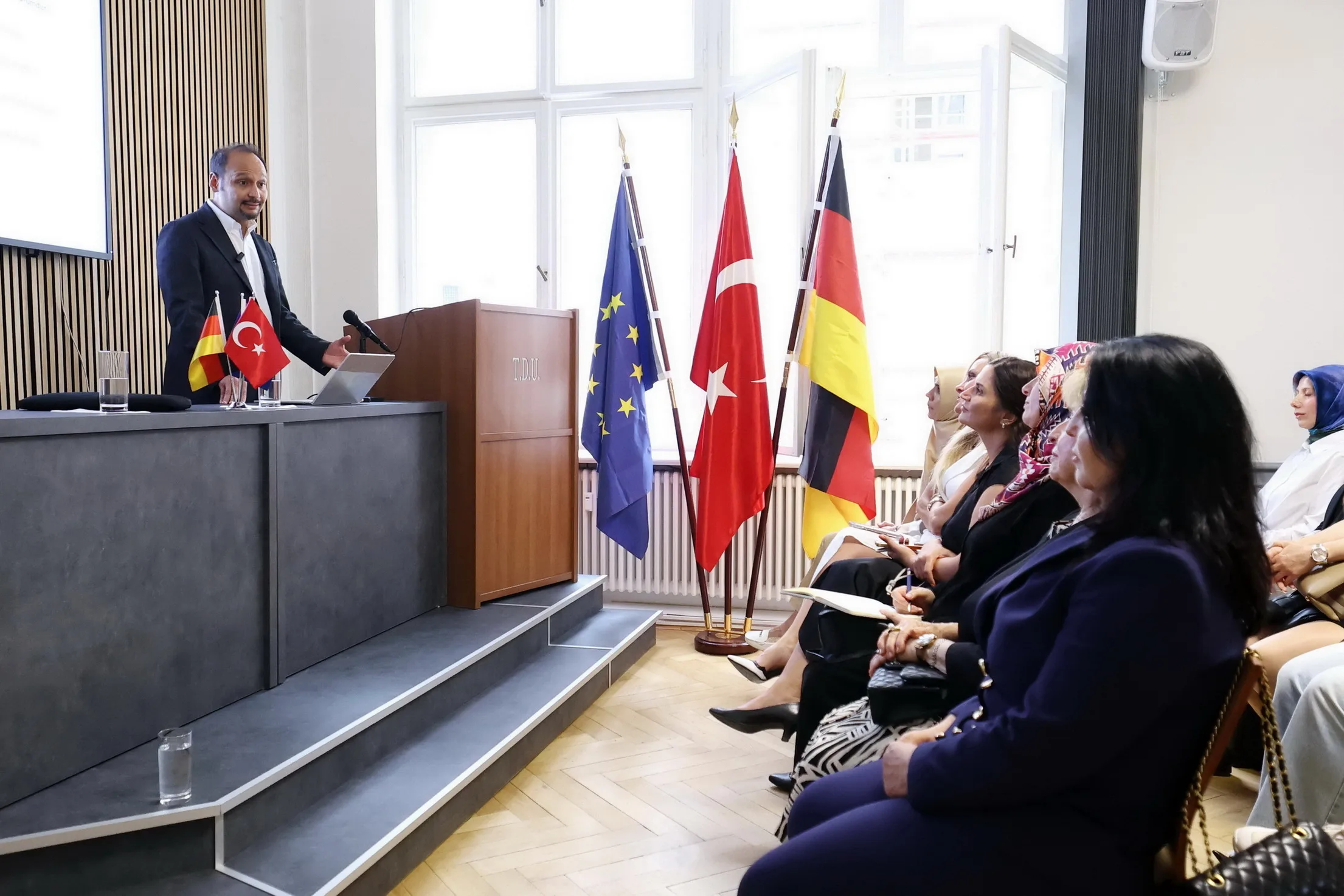 Berlin’de Kadın Sağlığı Paneline Yoğun İlgi