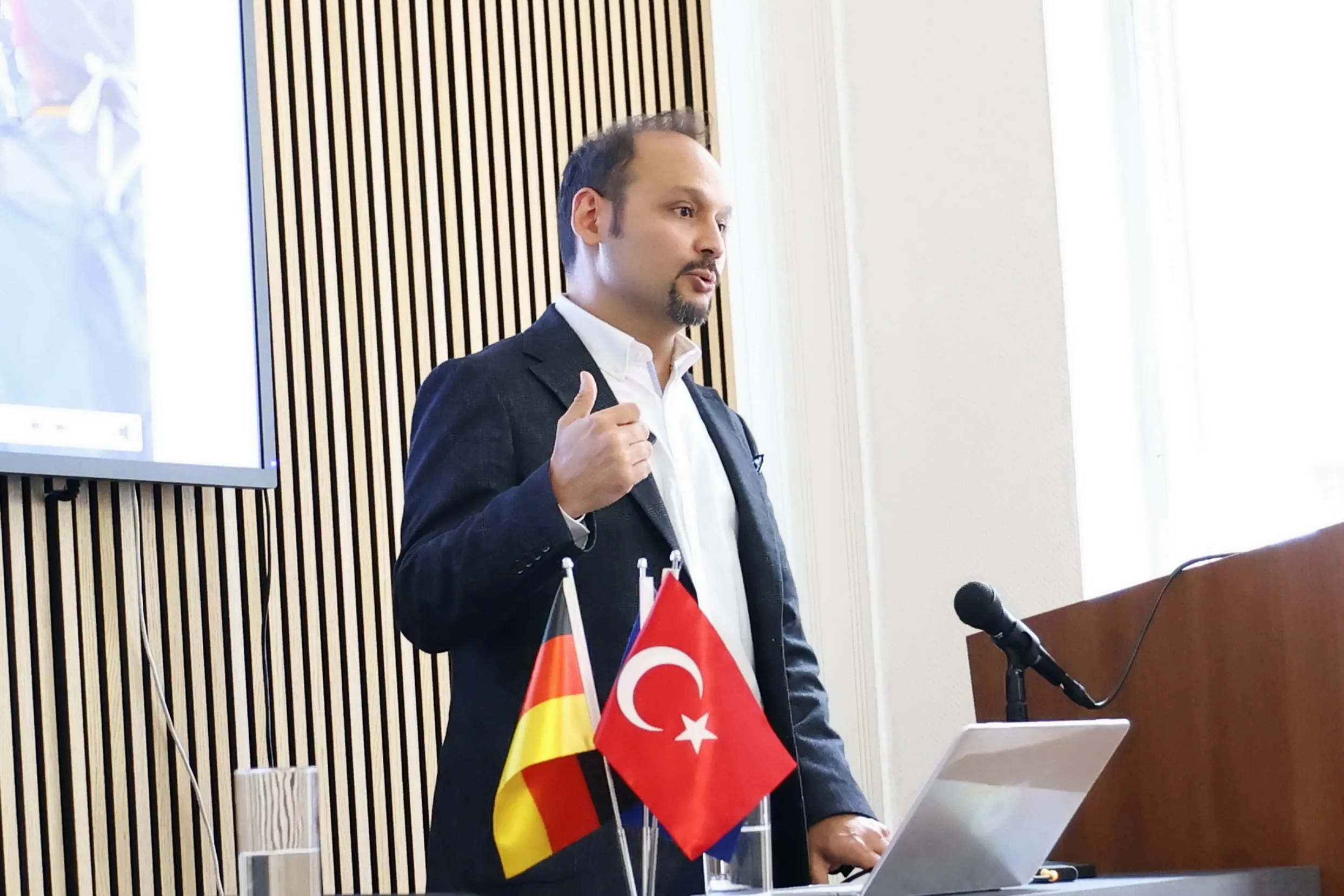 Berlin’de Kadın Sağlığı Paneline Yoğun İlgi