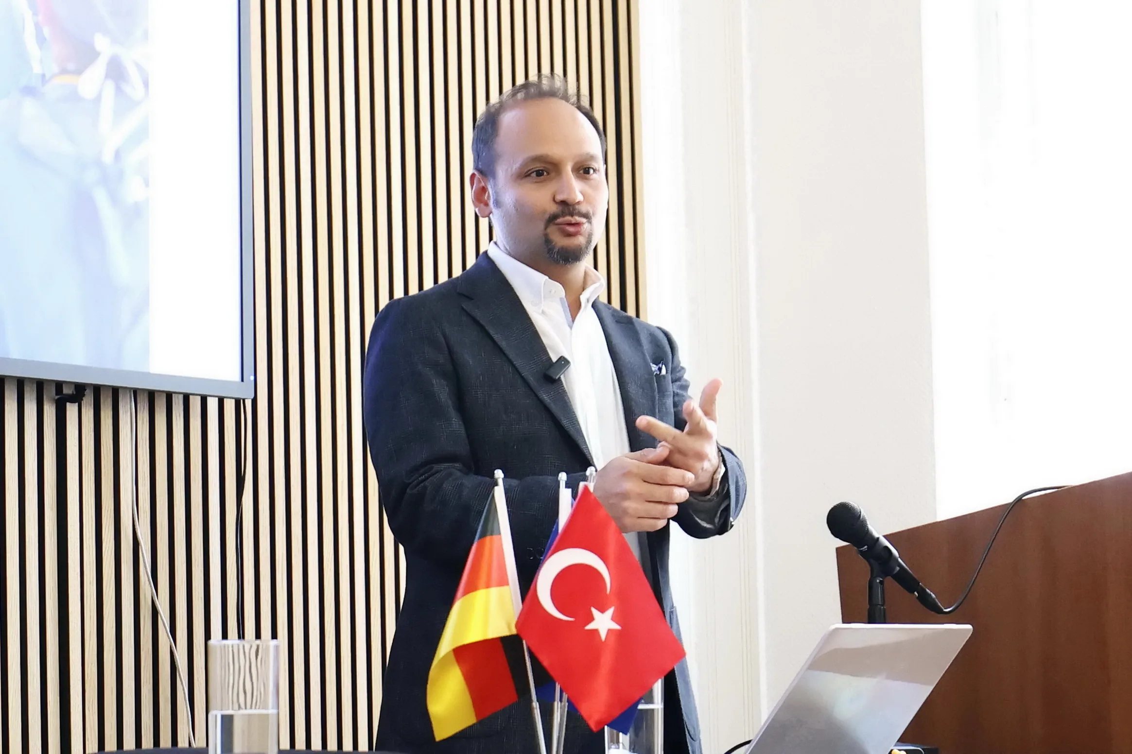 Berlin’de Kadın Sağlığı Paneline Yoğun İlgi