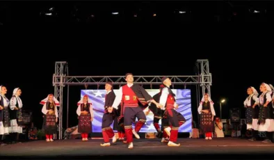 Ayvalık’ta 750 dansçı uluslararası halk oyunları festivalinde buluştu