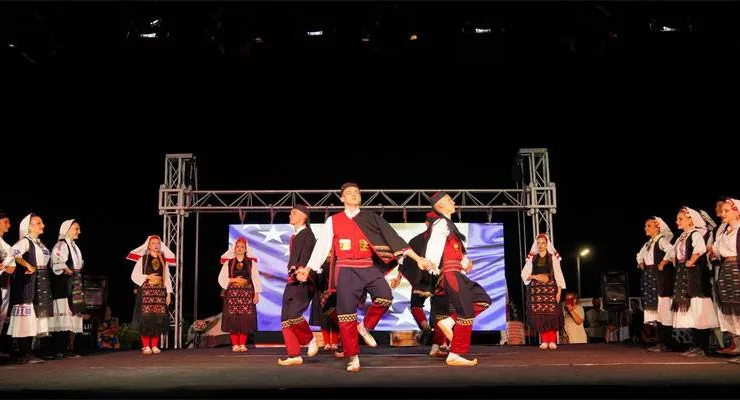 Ayvalık’ta 750 dansçı uluslararası halk oyunları festivalinde buluştu