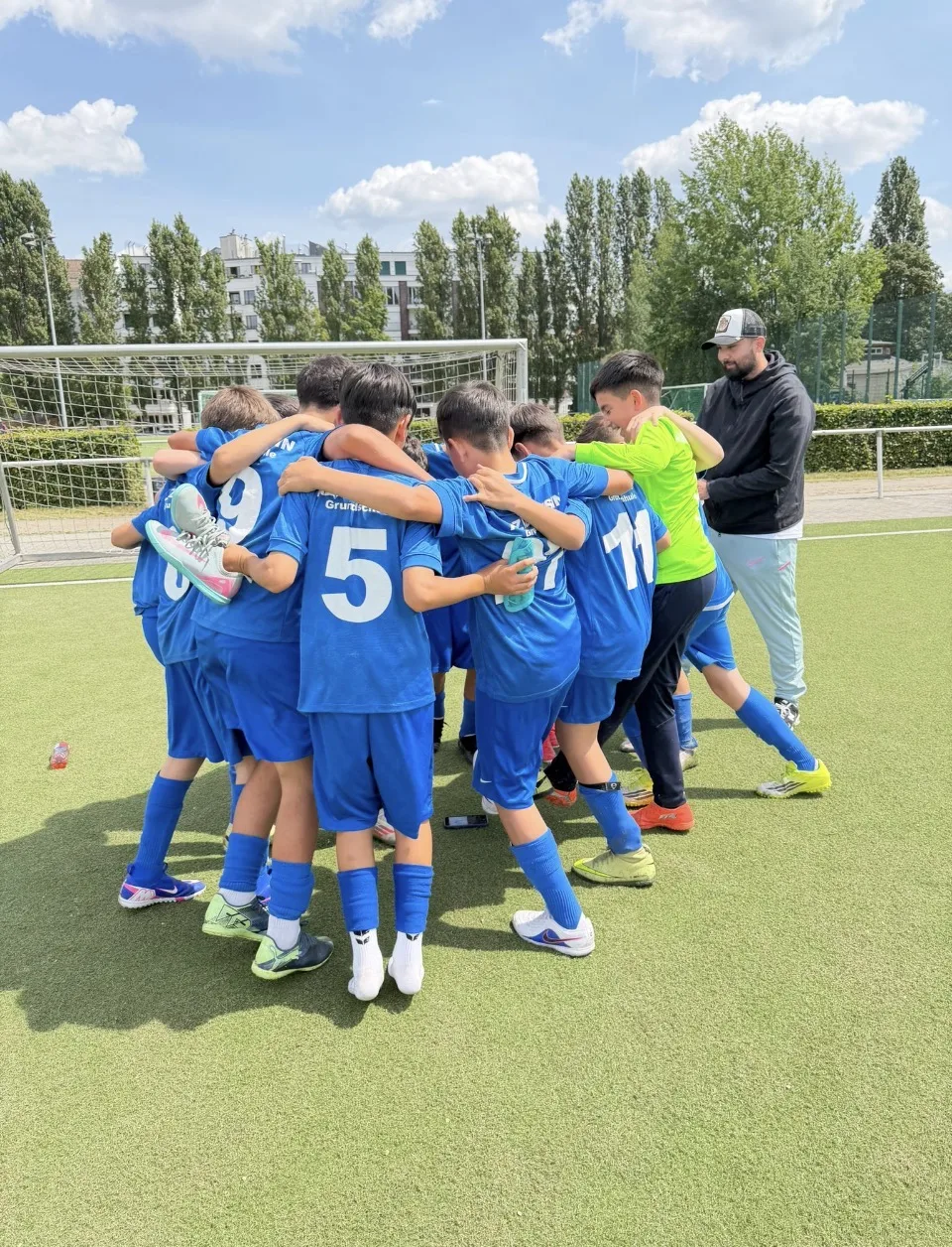 Aziz Nesin İlkokulu Futbol Takımı Berlin Şampiyonası Yarı Finalinde