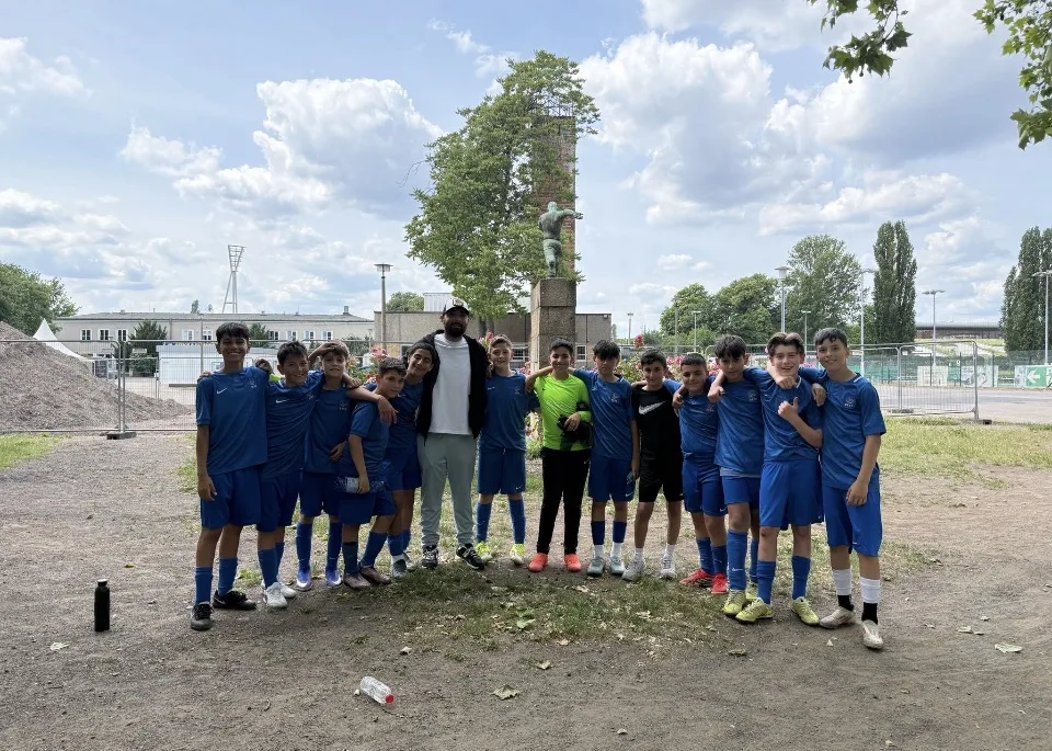 Aziz Nesin İlkokulu Futbol Takımı Berlin Şampiyonası Yarı Finalinde