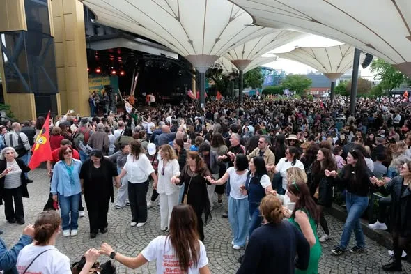 DİDF Birlik ve Dayanışma Festivali Köln’de Binlerce Kişiyi Buluşturdu