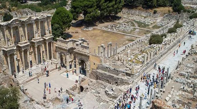 Bakan Bak’tan gençlere ücretsiz Müzekart GNS müjdesi