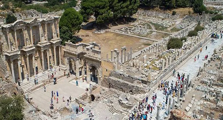 Bakan Bak’tan gençlere ücretsiz Müzekart GNS müjdesi