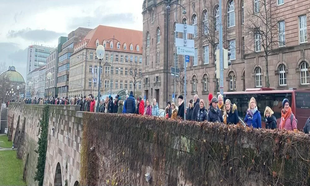 Nürnberg‘ de insan hakları için insan zinciri