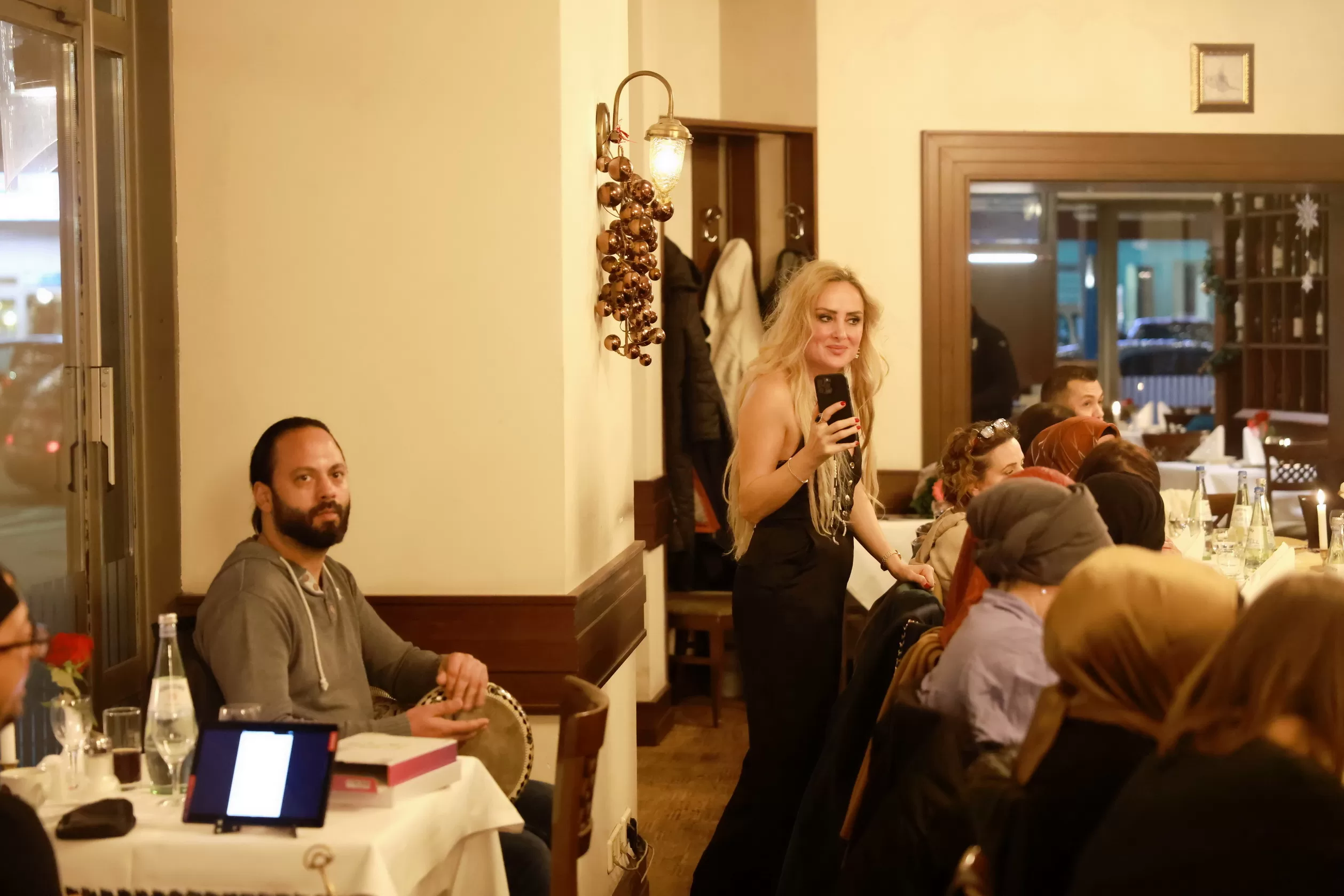 Dosteli Bakımevi 4 Farklı Restoranda 2023’e Veda Yemeği Verdi