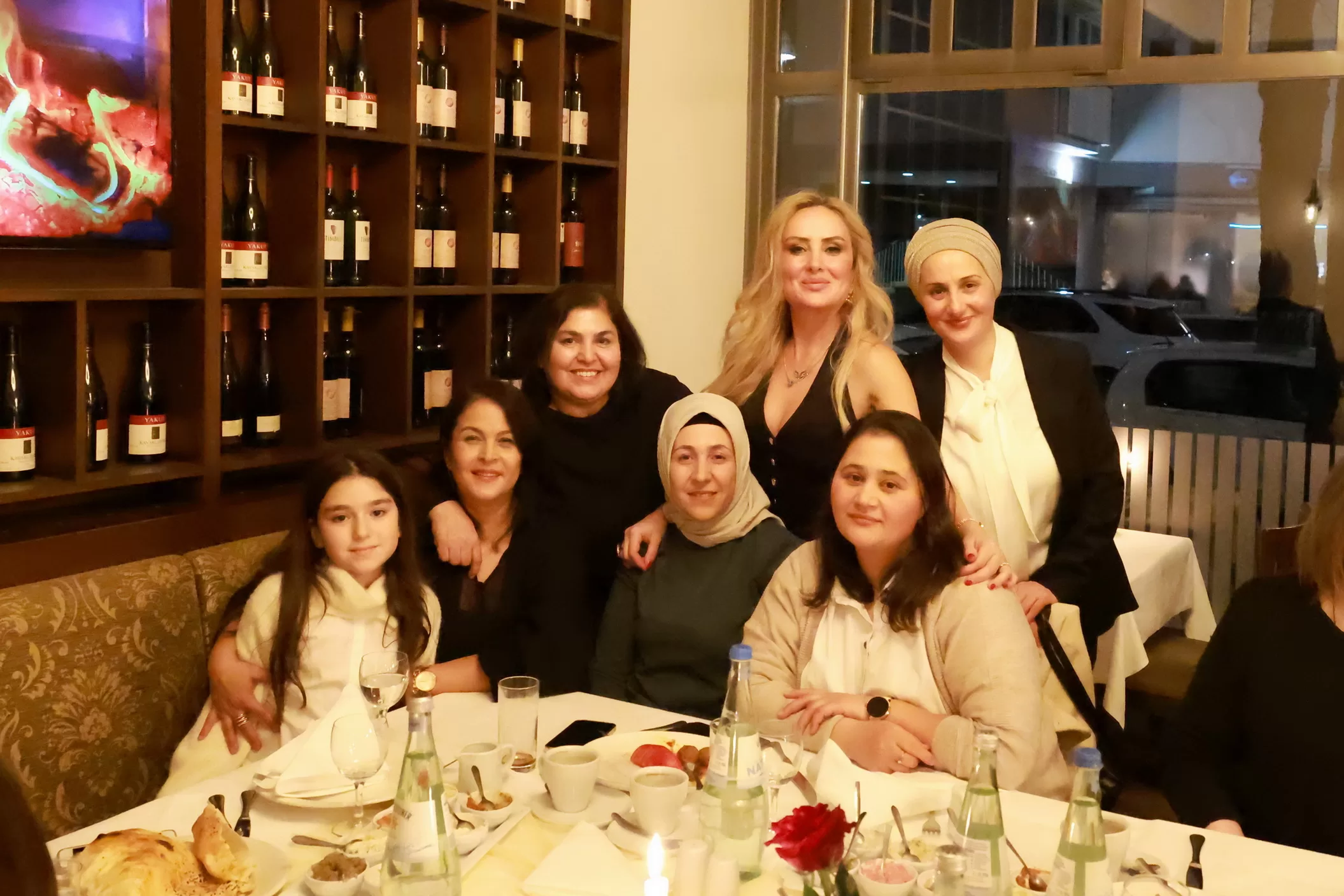 Dosteli Bakımevi 4 Farklı Restoranda 2023’e Veda Yemeği Verdi