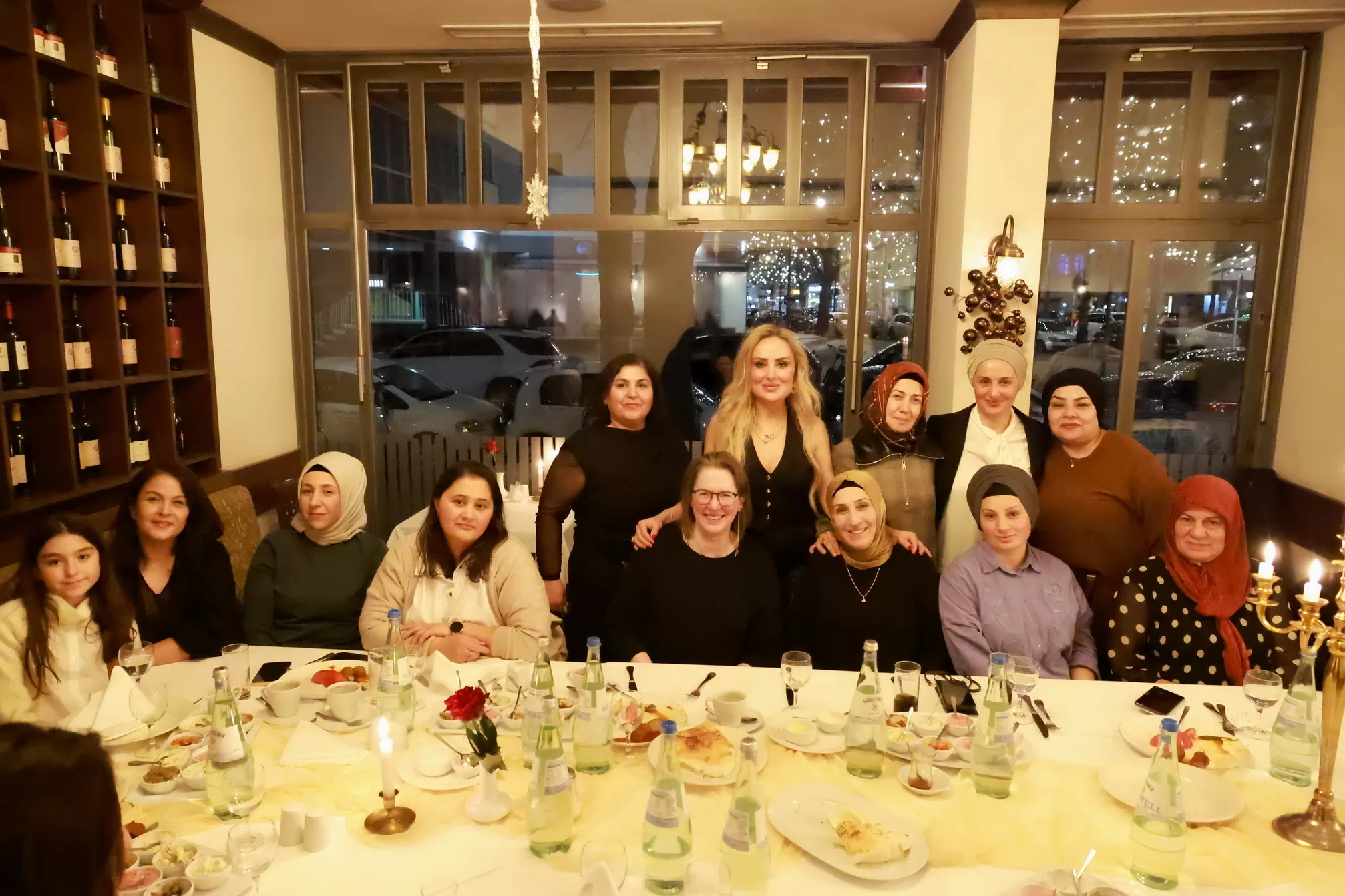 Dosteli Bakımevi 4 Farklı Restoranda 2023’e Veda Yemeği Verdi