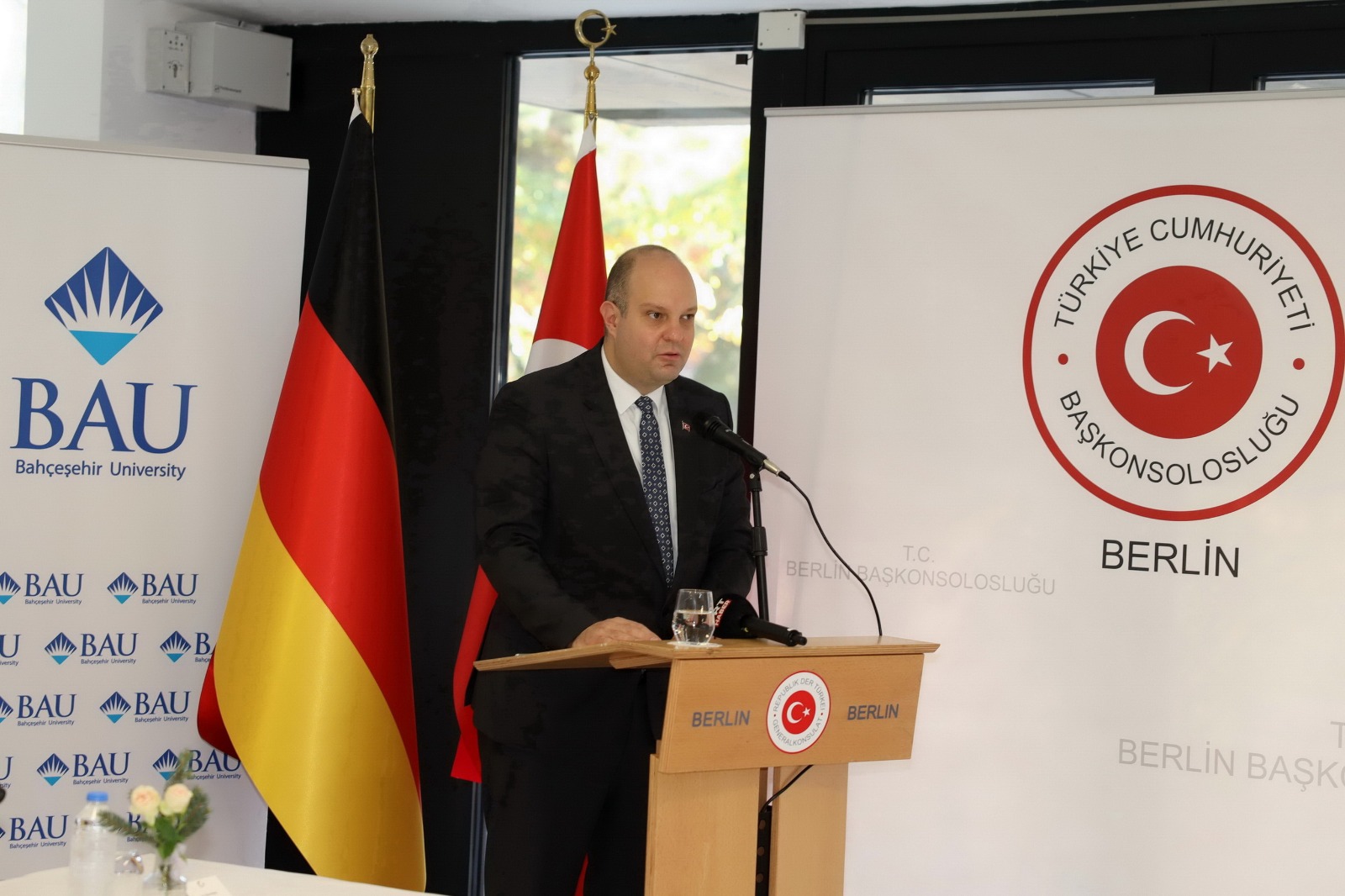 Berlin Başkonsolosluğu`nda 60 Yıllık Başarı Hikayesi başlıklı panel düzenlendi