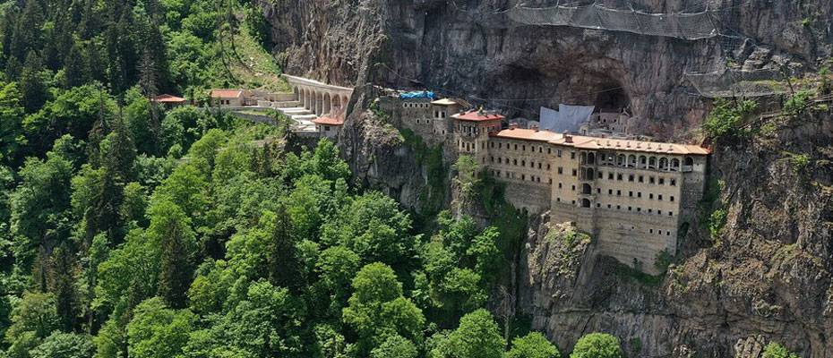 Sümela Manastırı yeniden ziyaretçilerini ağırlıyor